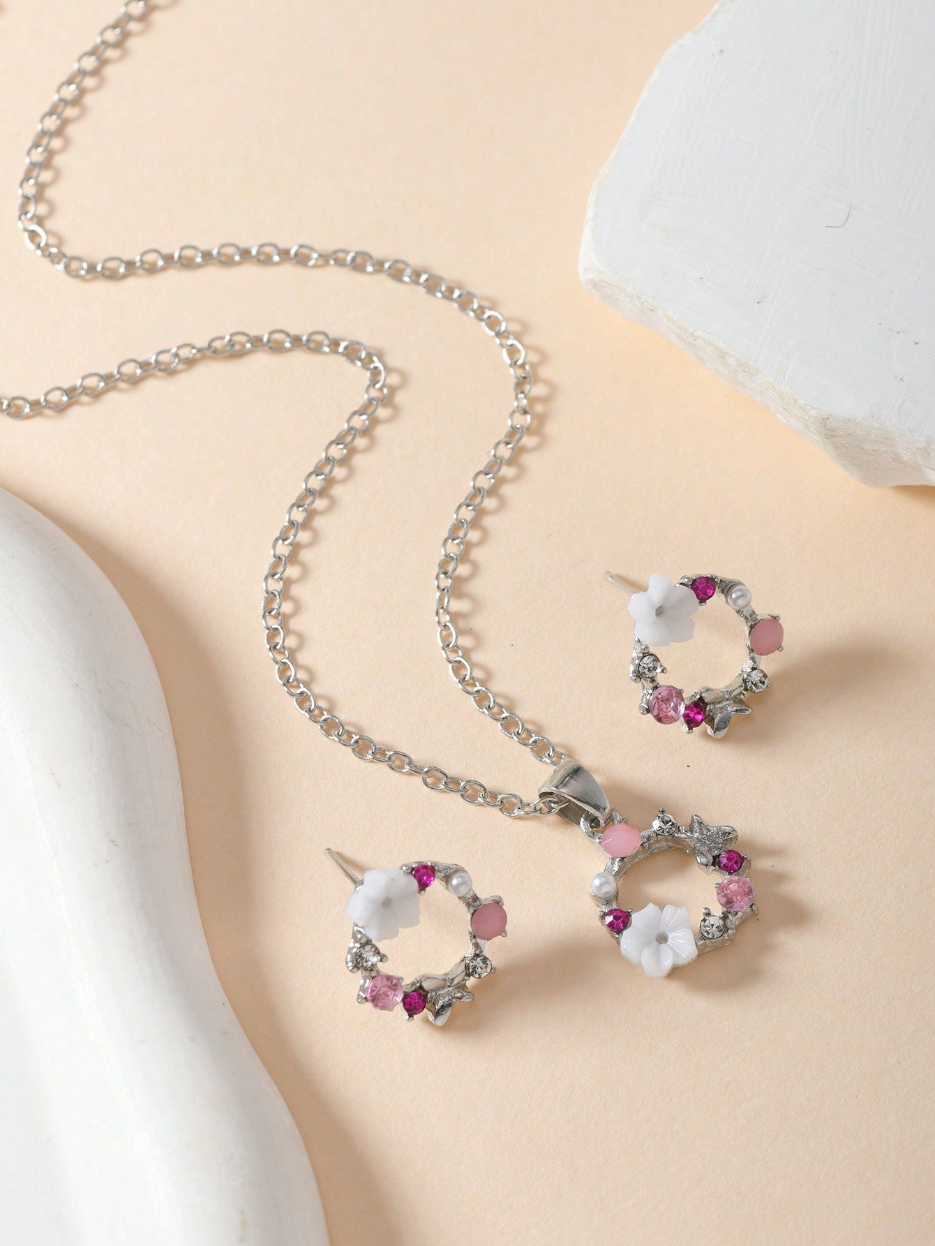 1 set: 1 pieza de aretes con flores + 1 pieza de collar - Conjunto de 3 piezas de aretes, colgante y collar de flores simples para mujer, adecuado para ocasiones casuales diarias y de citas
