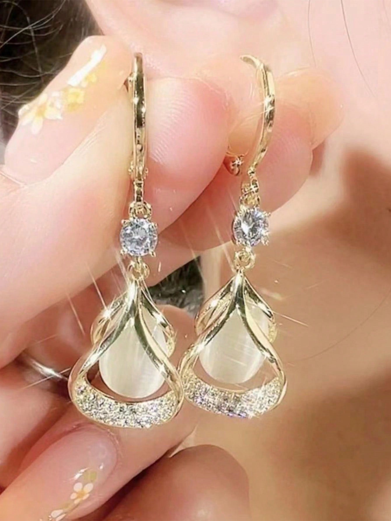 1 par de pendientes geométricos de lágrima de ojo de gato de piedra de alta gama, pendientes de lágrima elegantes y estilizados de lujo de nicho para mujeres