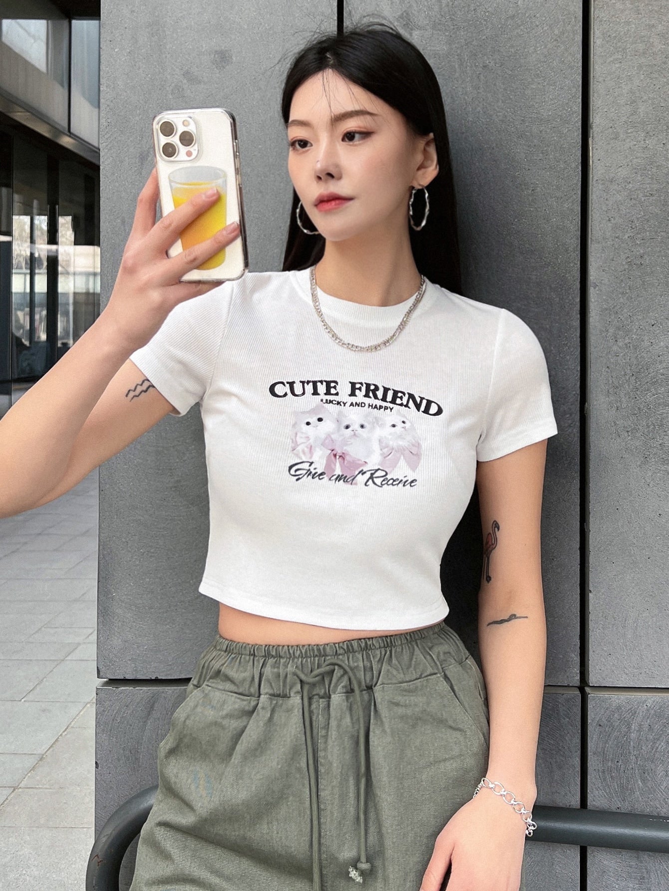 DAZY Camiseta corta con gráfico de gato y eslogan AMIGO LINDO, AFORTUNADO Y FELIZ, dar y recibir