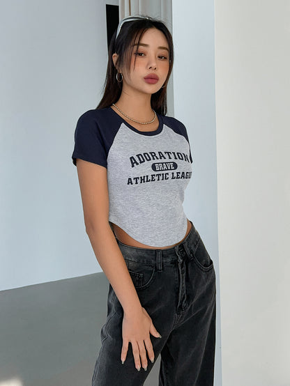 DAZY Camiseta con estampado de letra en contraste de manga raglán