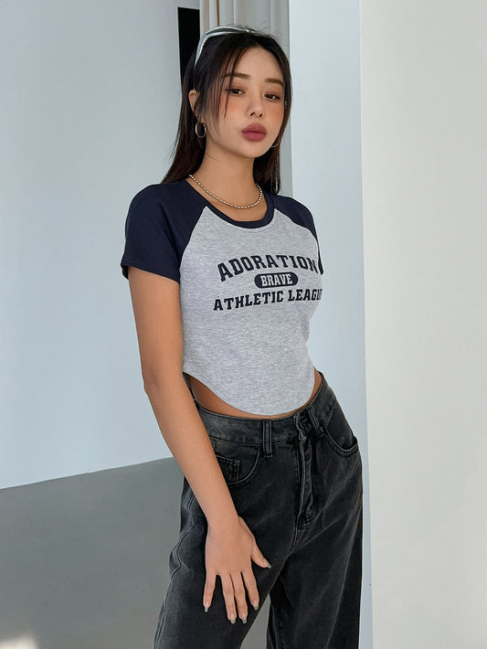 DAZY Camiseta con estampado de letra en contraste de manga raglán