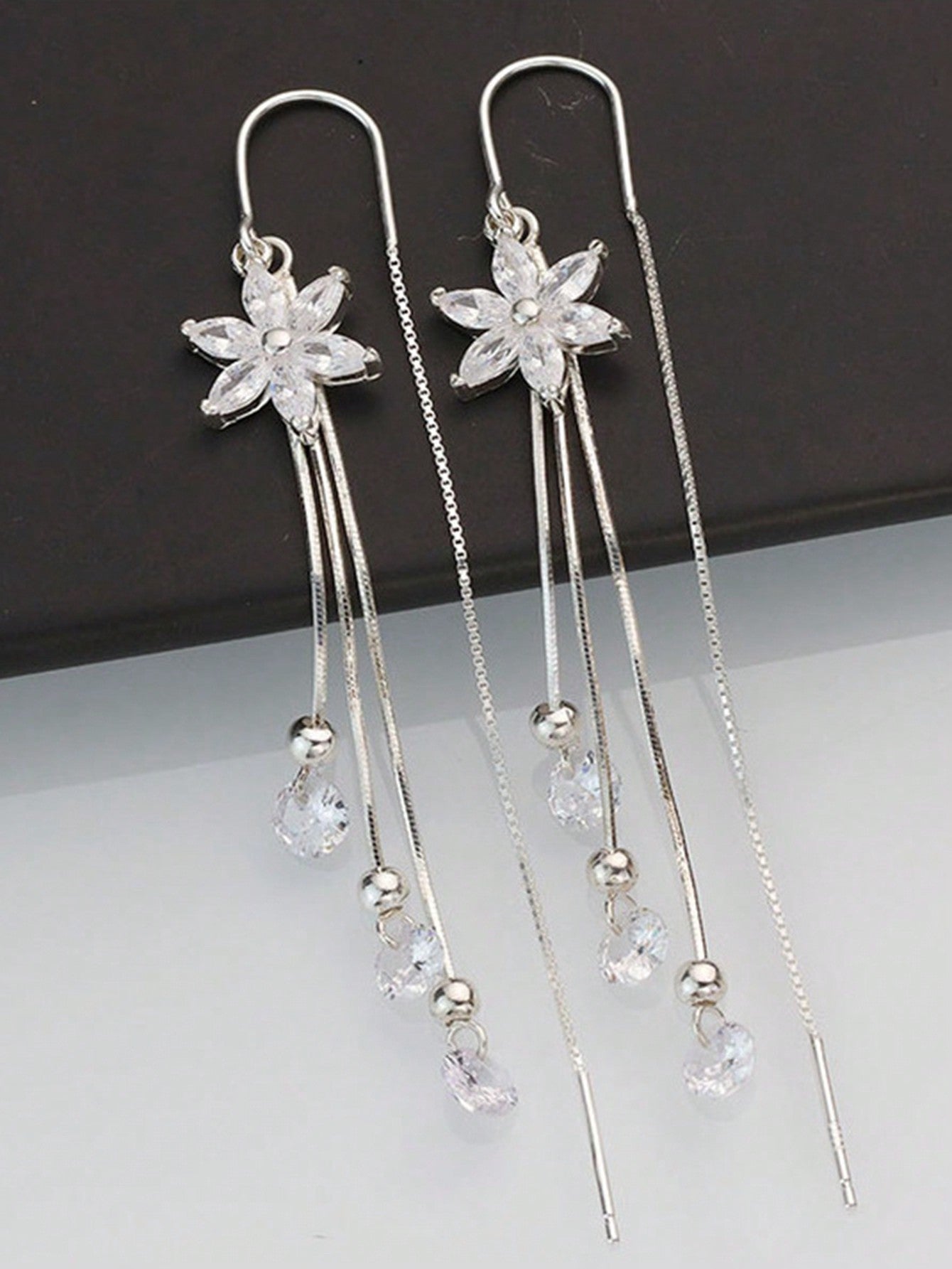 1 Par (2 Piezas) Elegante Pendientes De Rosca Para Mujeres Que Combinan Con Todo, Con Flores Y Borlas