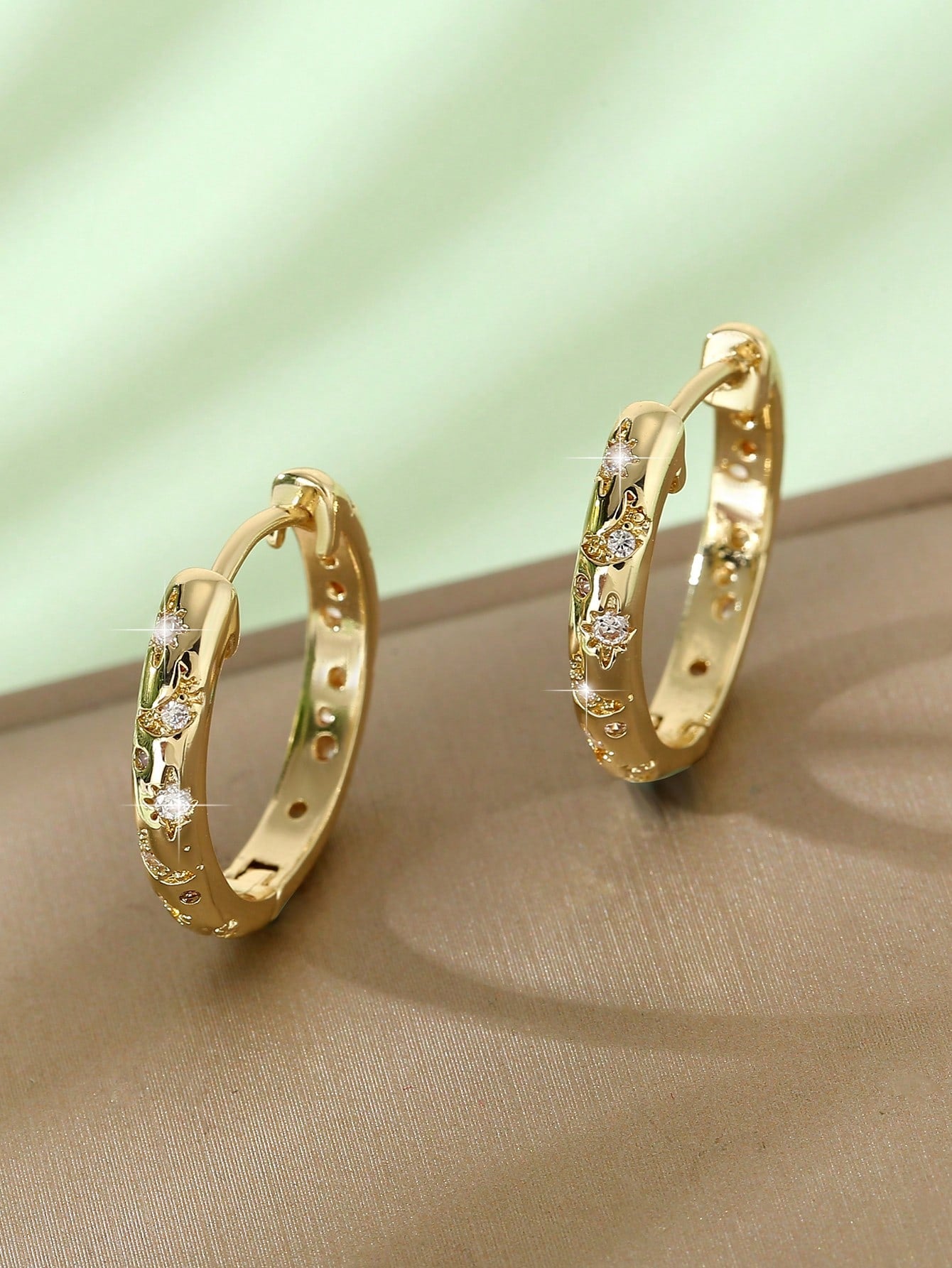 1 Par De Aretes De Aro En Forma De Estrella, Luna Y Redondos, De Cobre De Lujo Con Incrustaciones De Colores Múltiples, El Regalo Perfecto Para Una Cita