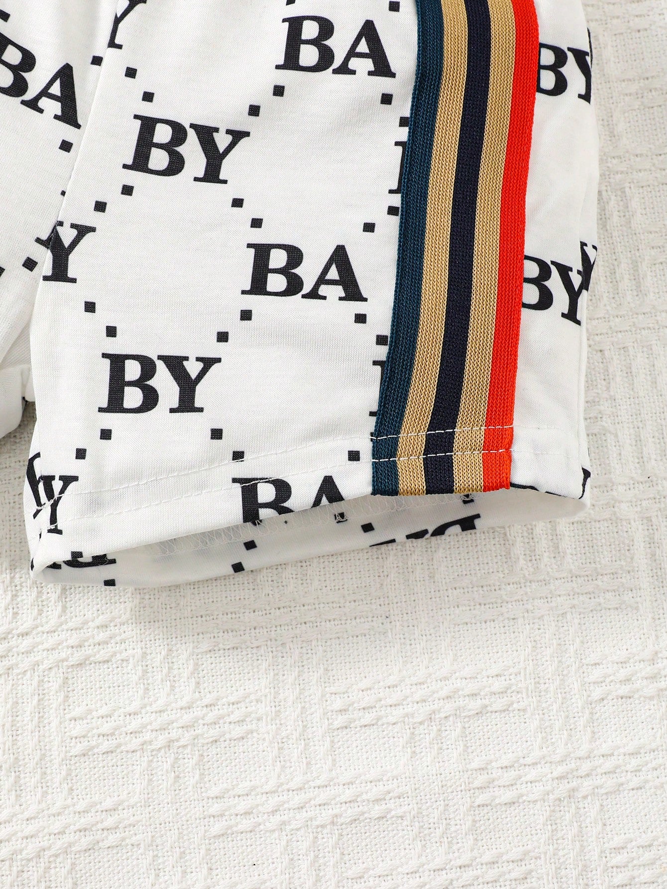 Bebé niño Conjunto shorts con camiseta con estampado de rayas y letra