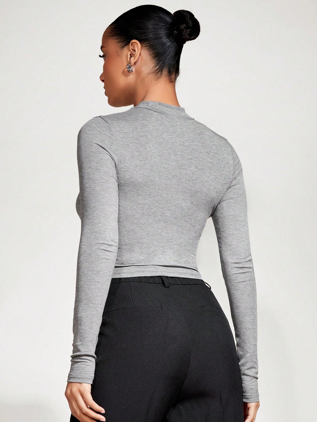 SHEIN BASICS Camiseta corta unicolor de cuello alto