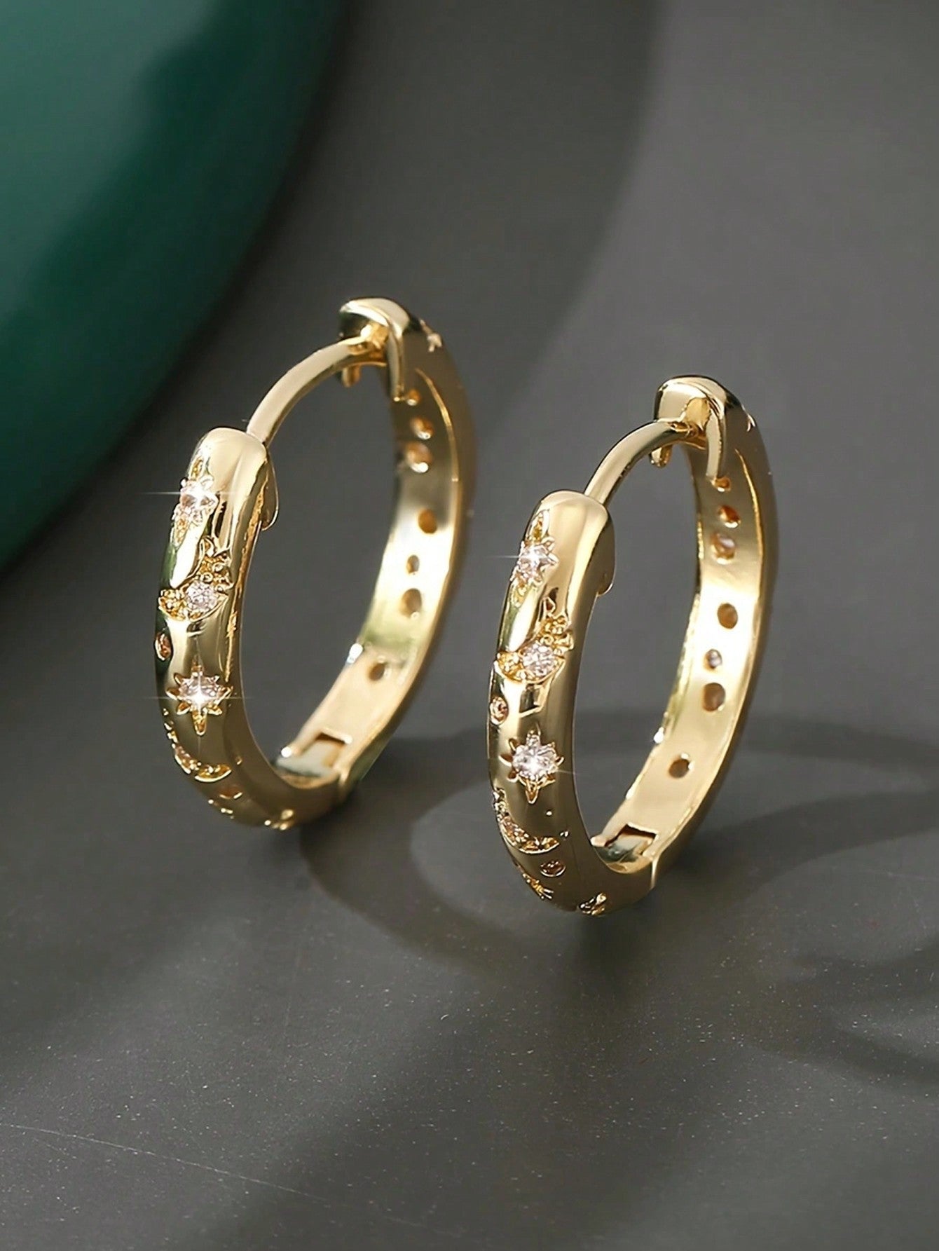 1 Par De Aretes De Aro En Forma De Estrella, Luna Y Redondos, De Cobre De Lujo Con Incrustaciones De Colores Múltiples, El Regalo Perfecto Para Una Cita