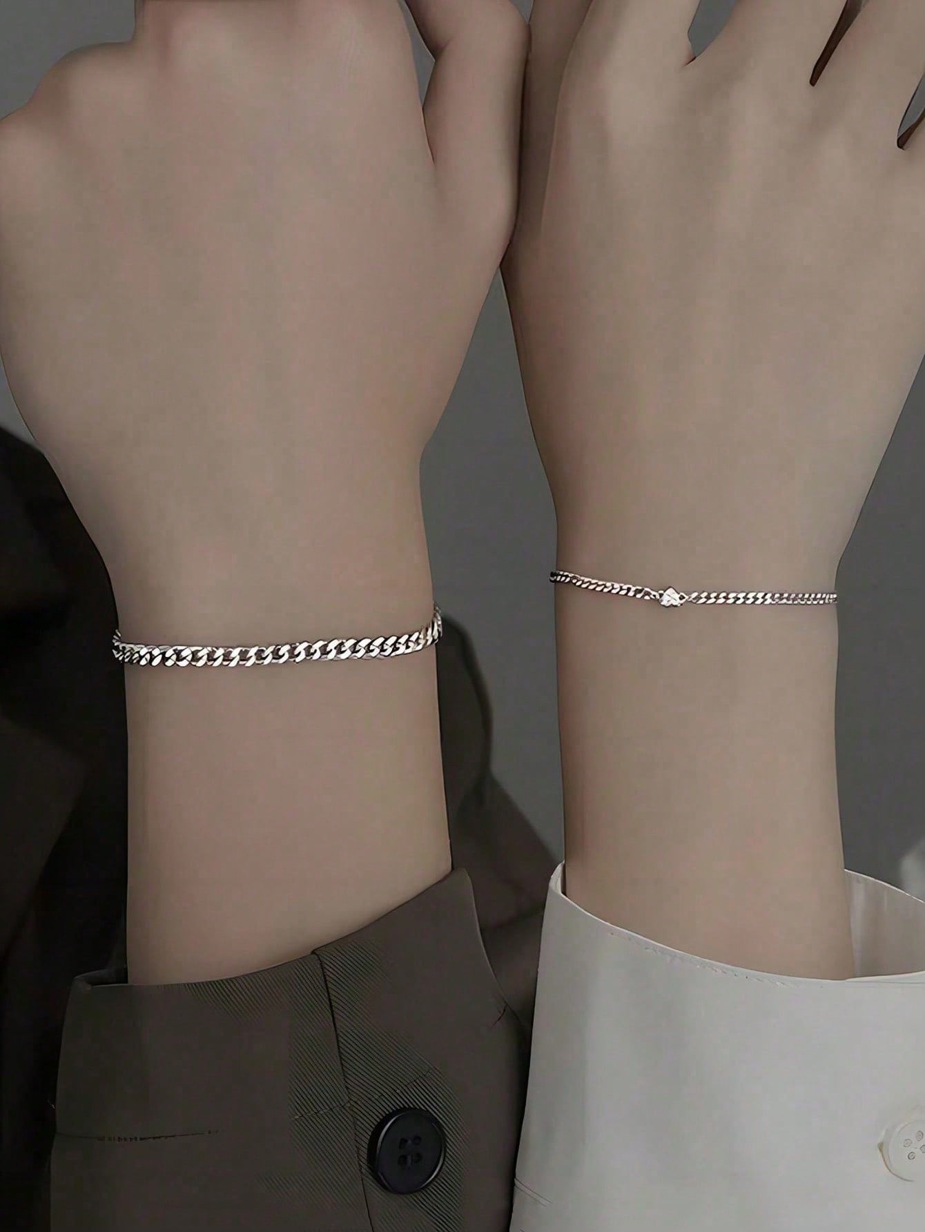 Set de 2 pulseras en forma de corazón de acero inoxidable para parejas, diseño de moda como regalo para enamorados en Navidad, Acción de Gracias y Año Nuevo