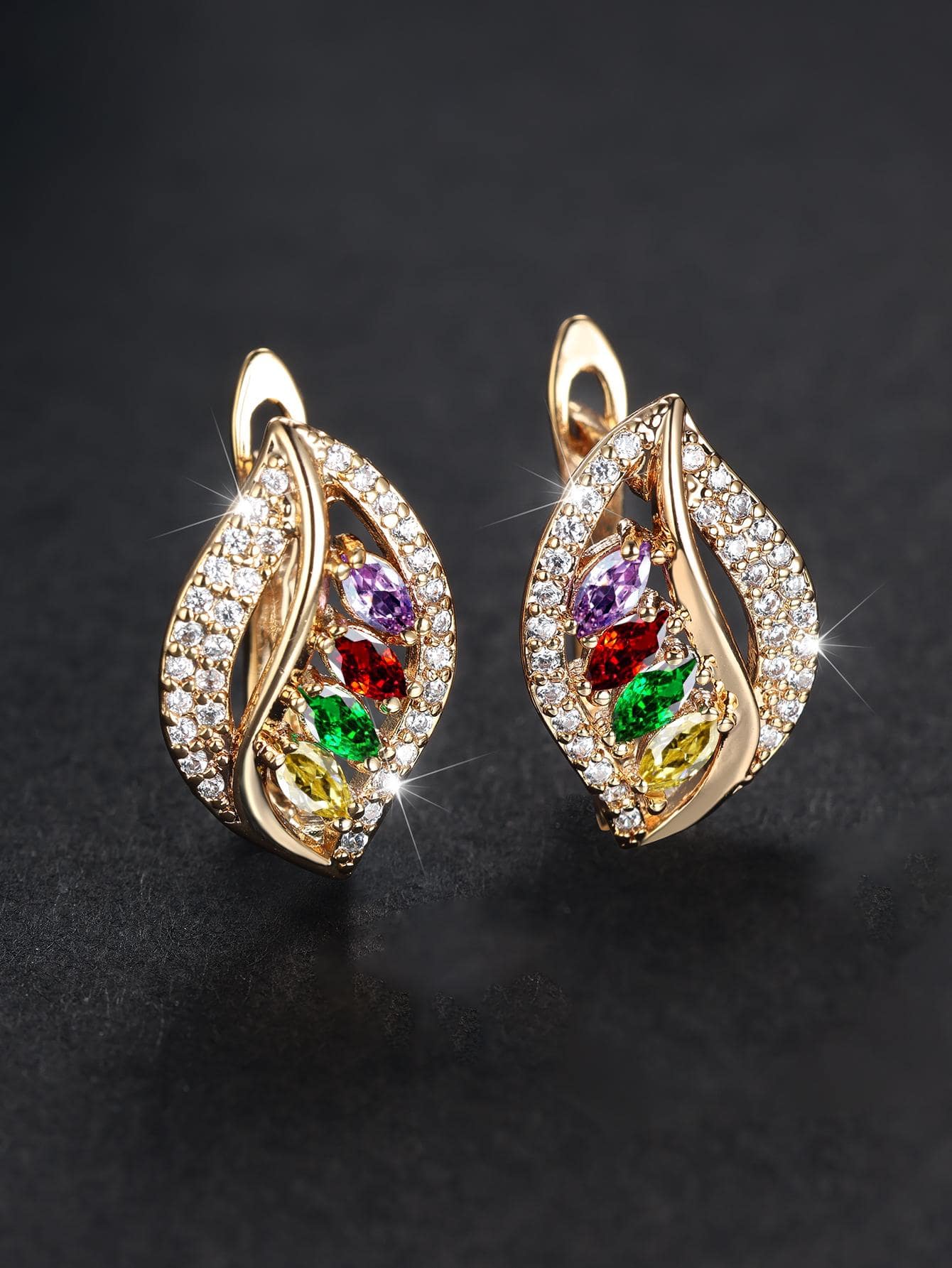Pendientes de tachuela con diseño de diamante de imitación