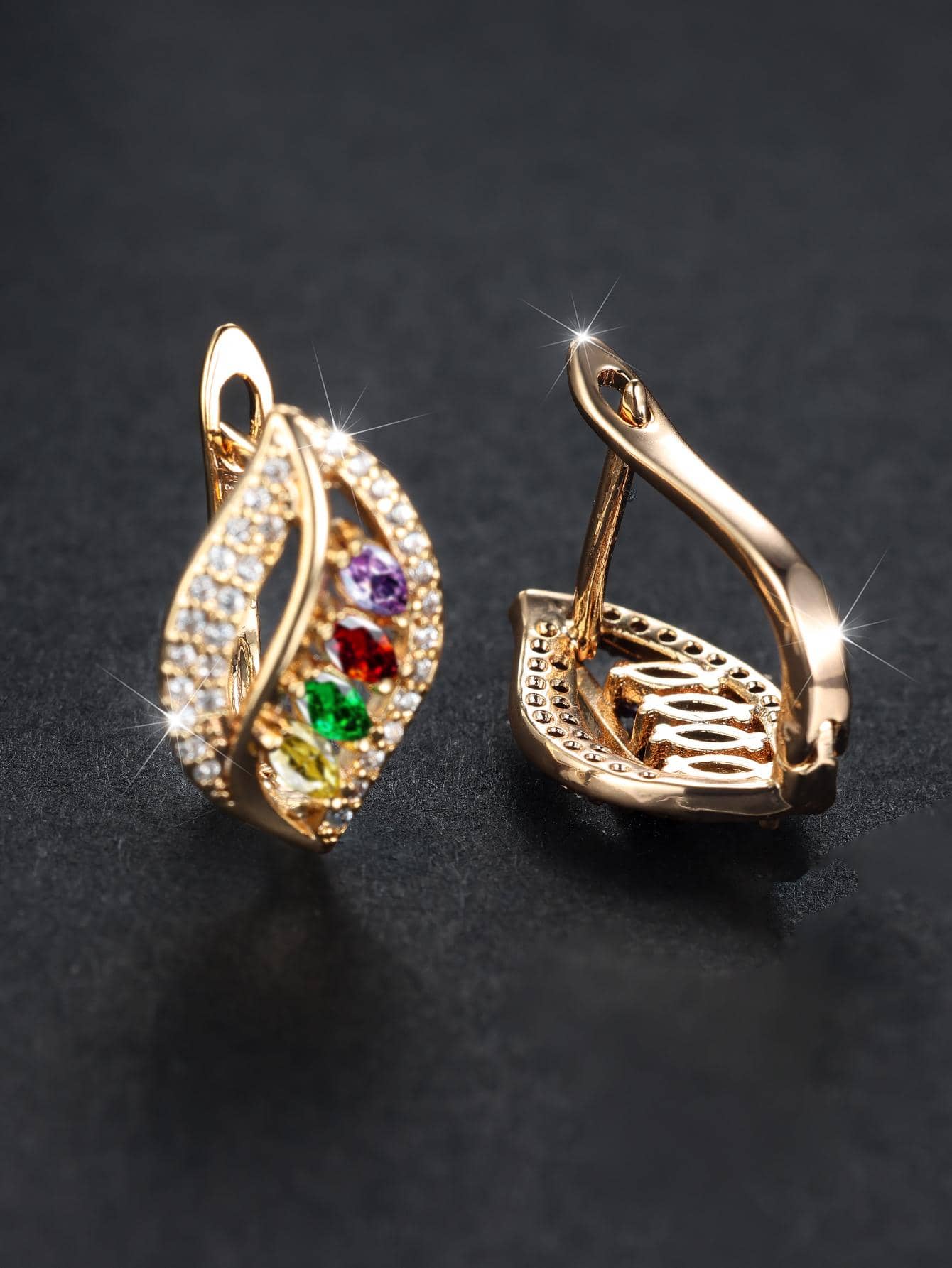 Pendientes de tachuela con diseño de diamante de imitación