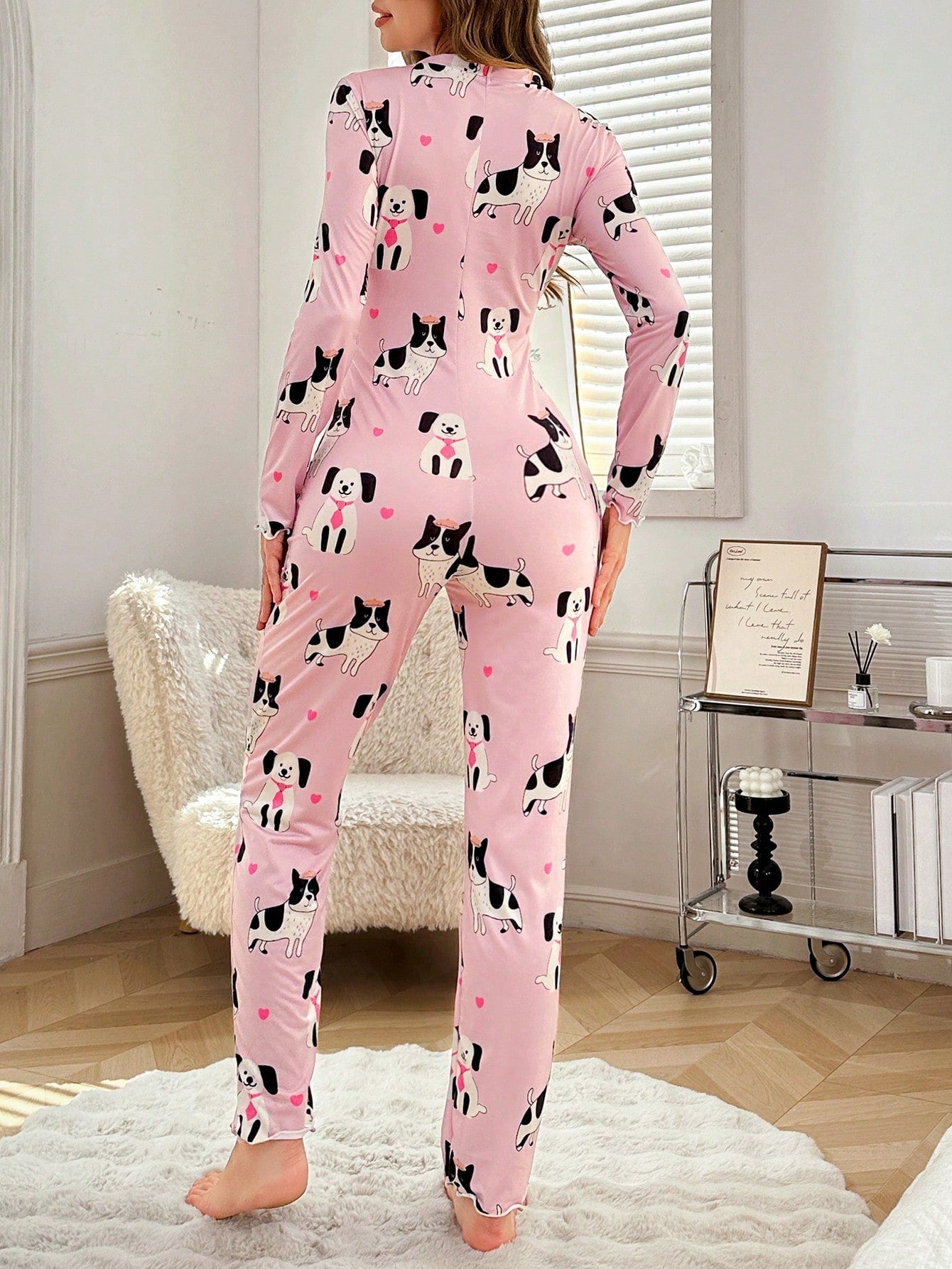 Pijama de una pieza con estampado de perrito lindo de manga larga y pantalones