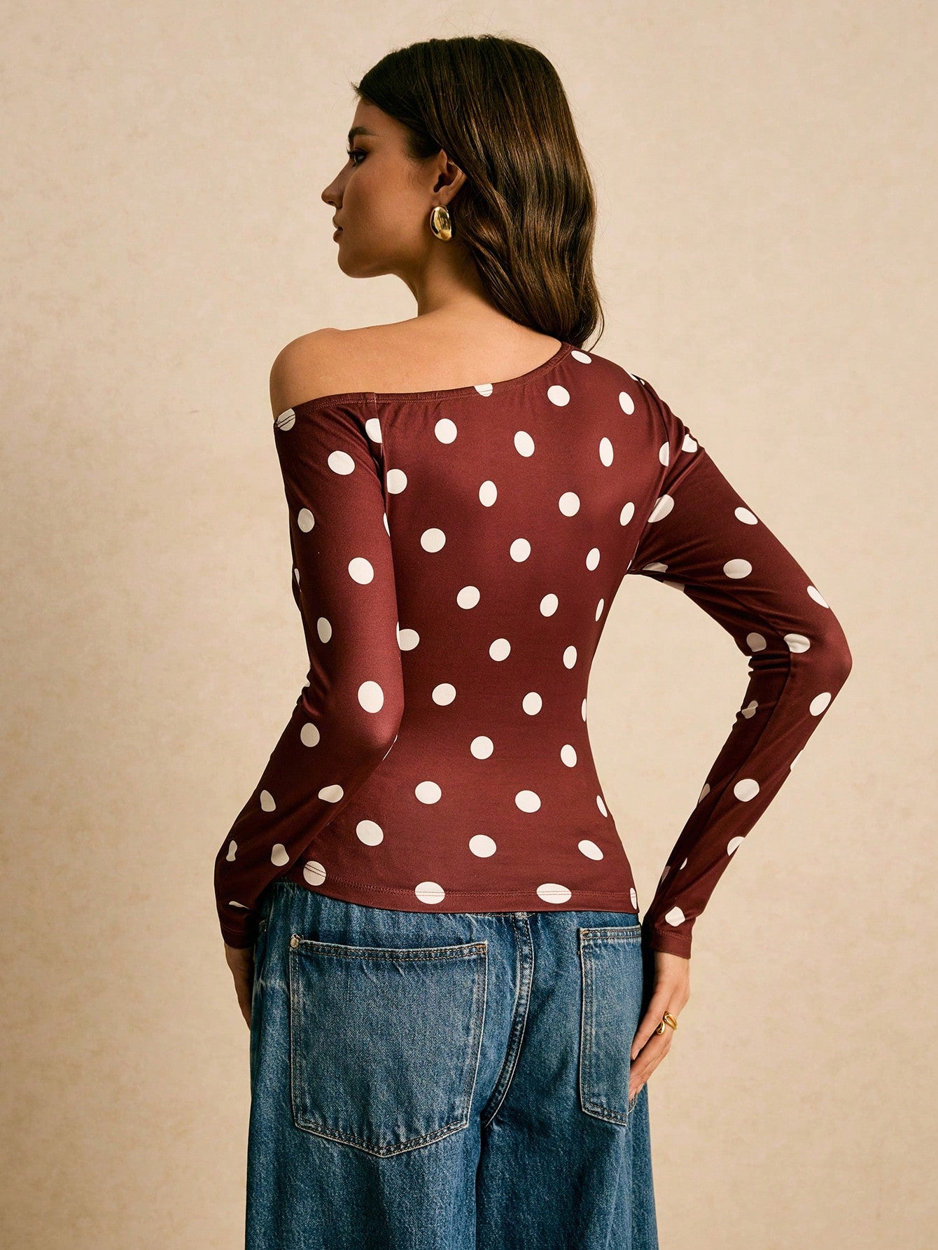 Poéselle Camiseta corta casual de mujer con estampado de lunares y dobladillo asimétrico fruncido