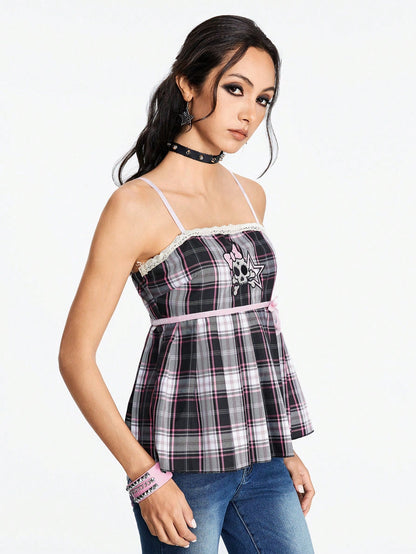 ROMWE Kawaii Blusa bordada con lazo de cráneo y dobladillo con volantes en cuadros negro y rosa kawaii para mujeres