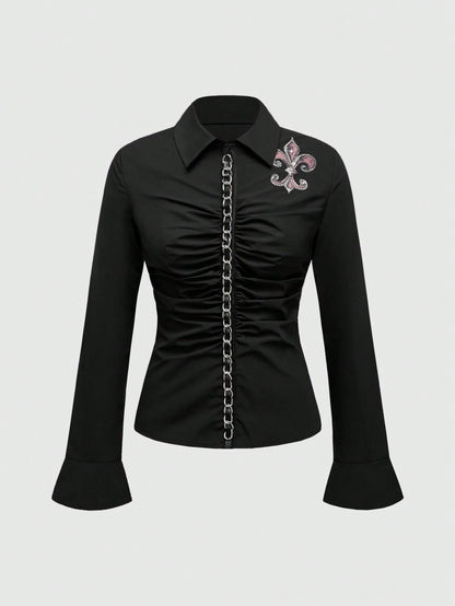 ROMWE Blusa con mangas acampanadas, estampado de cruz y alas, con cadena y campanas