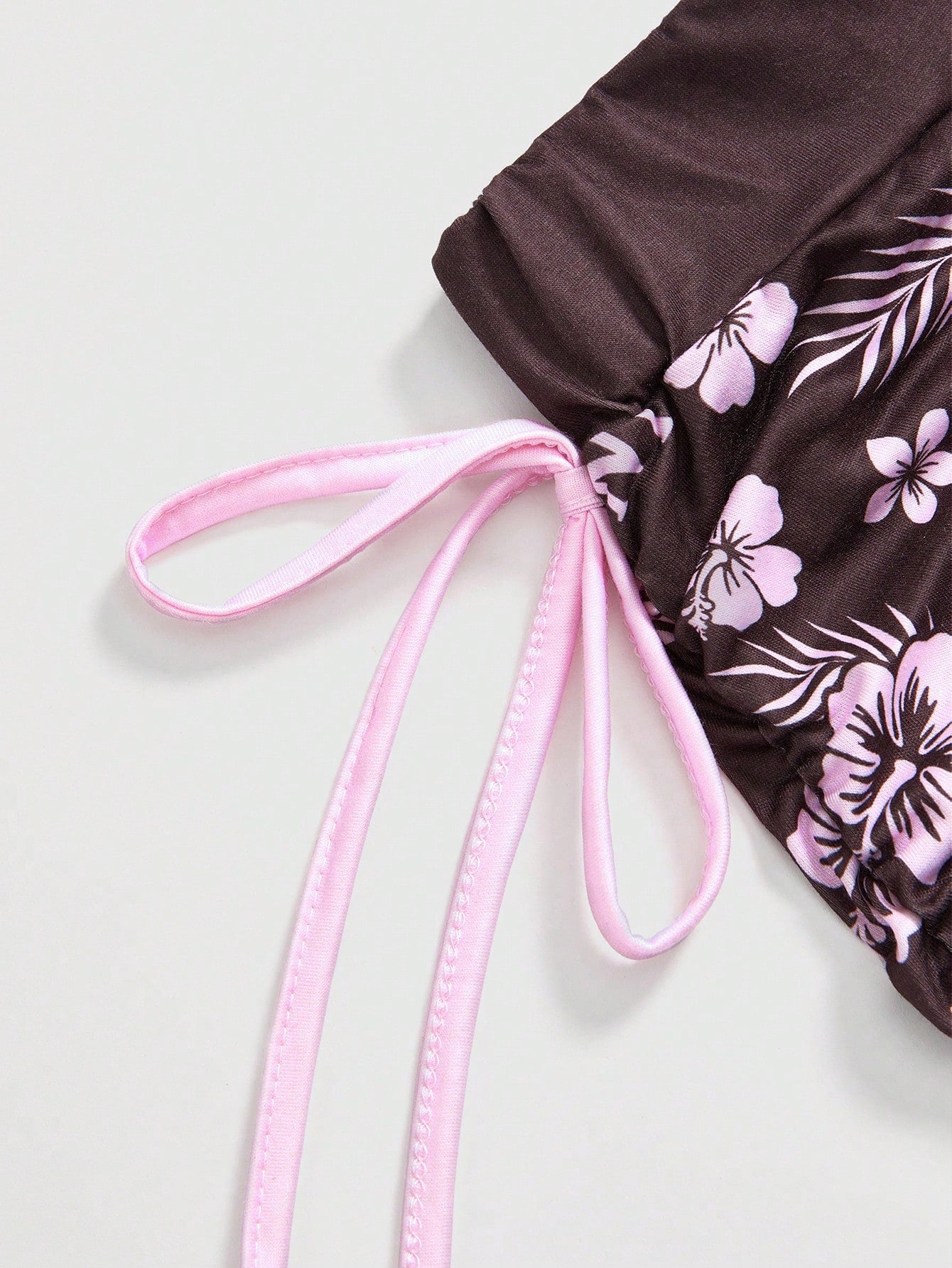 ROMWE Fairycore Shorts mini con bordado en inglés y estampado floral de hibiscos en todo el diseño para estilo Y2K vacacional