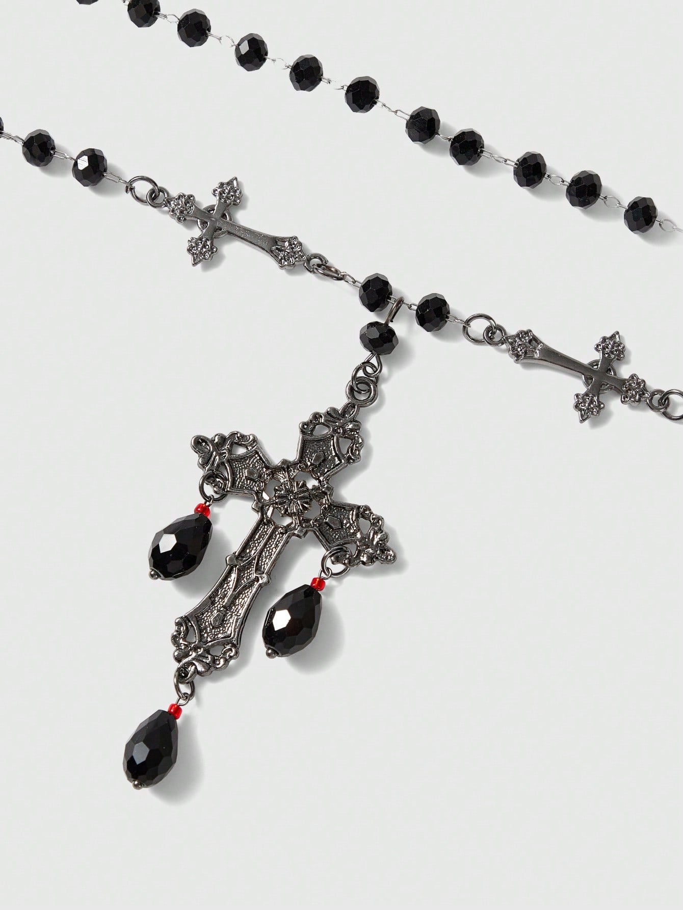 ROMWE Goth 1 pieza Collar de cruz del día de la Ascensión con cuentas y borlas, estilo gótico, de material de metal y resina negra, adecuado para uso diario y fiestas de mujeres