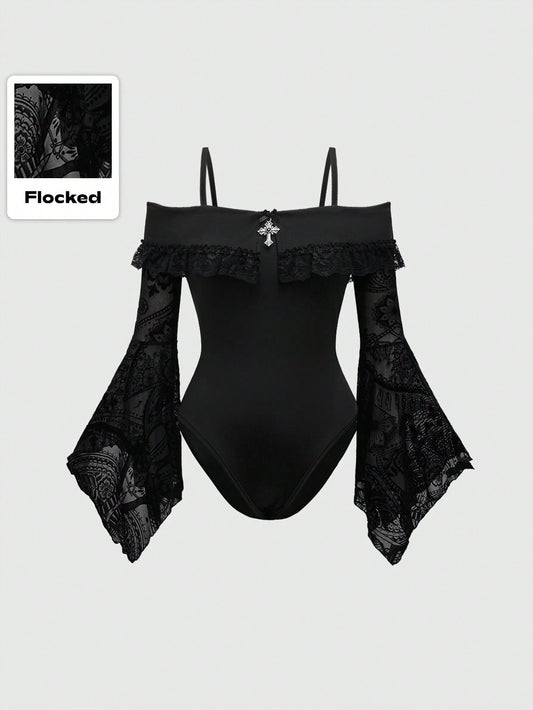 ROMWE Goth Body gótico oscuro con hombros descubiertos, bajo asimétrico, mangas acampanadas con estampado flockado y diseño cruzado de metal para mujer, para el verano y la playa