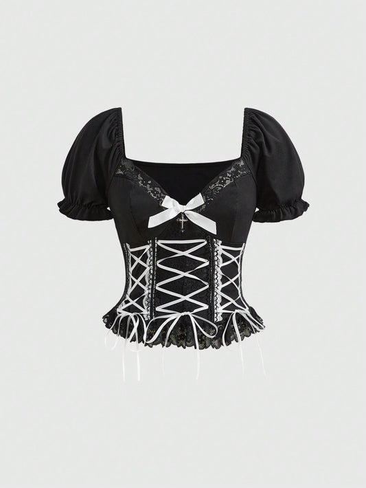 ROMWE Goth Corset superior de camiseta ajustada con lazo, parche de cruz, ribete de encaje y mangas abullonadas, estilo gótico