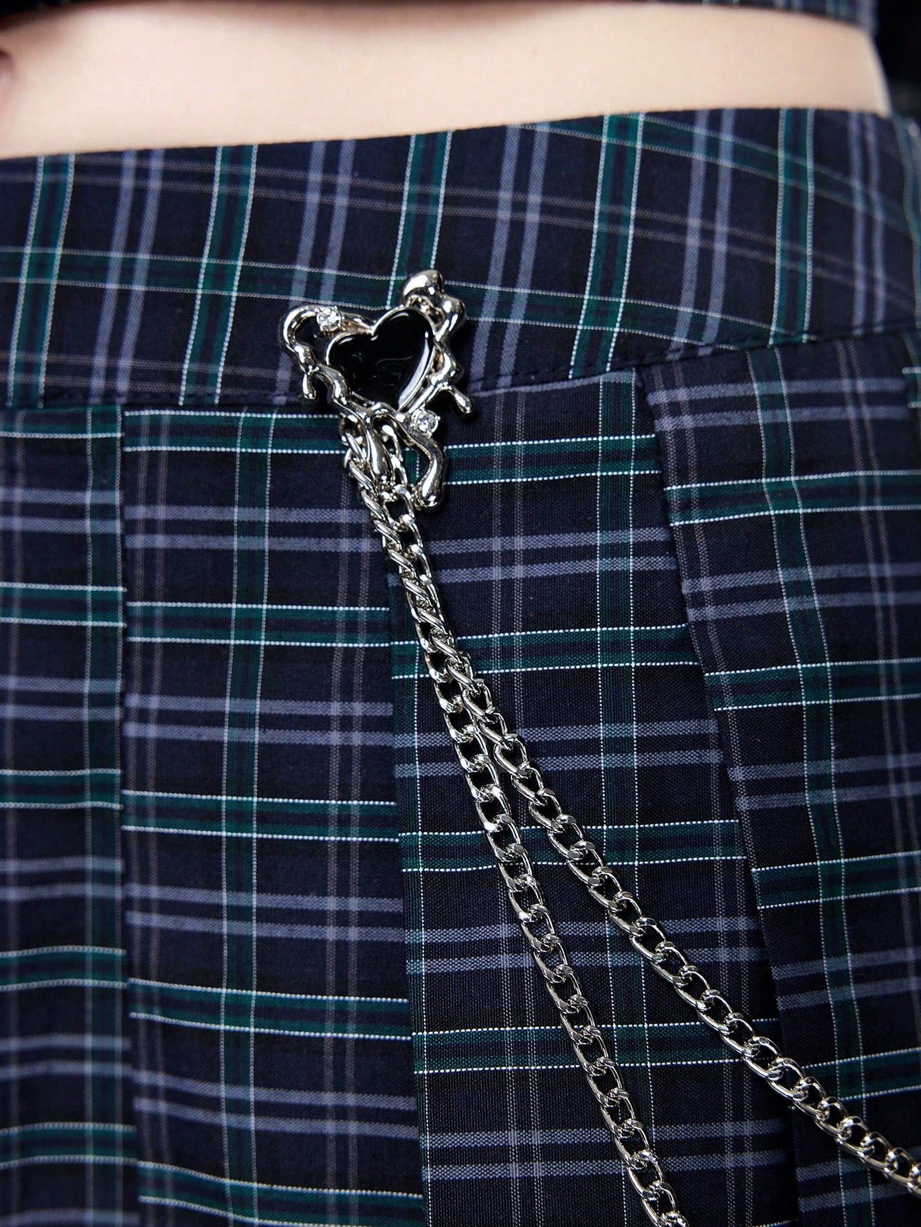 ROMWE Goth Falda plisada en A con decoración de cadena estilo gótico universitario