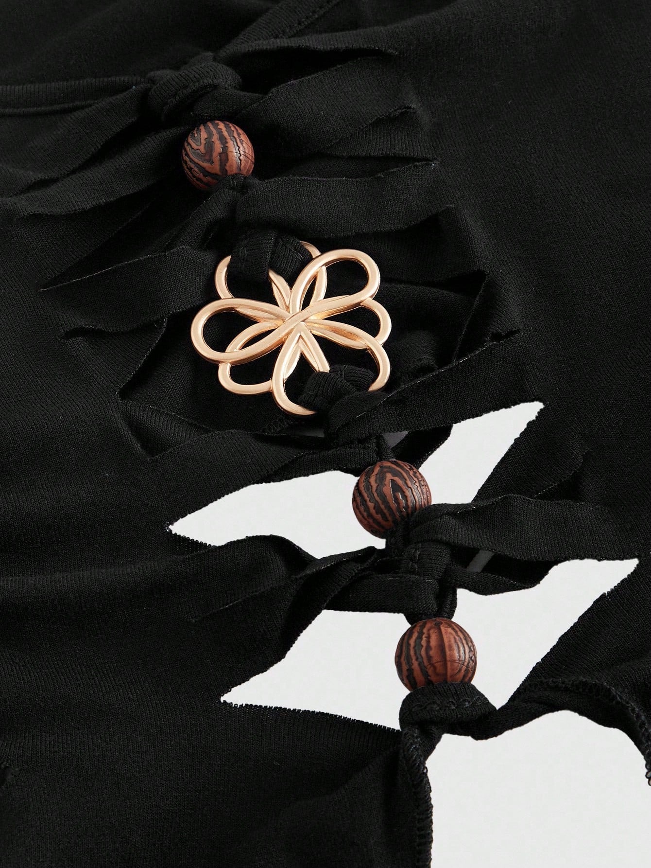 ROMWE Goth Parte superior camisola asimétrica para mujer con detalles de metal, cuentas de madera huecas y acabado desgastado en estilo gótico bohemio