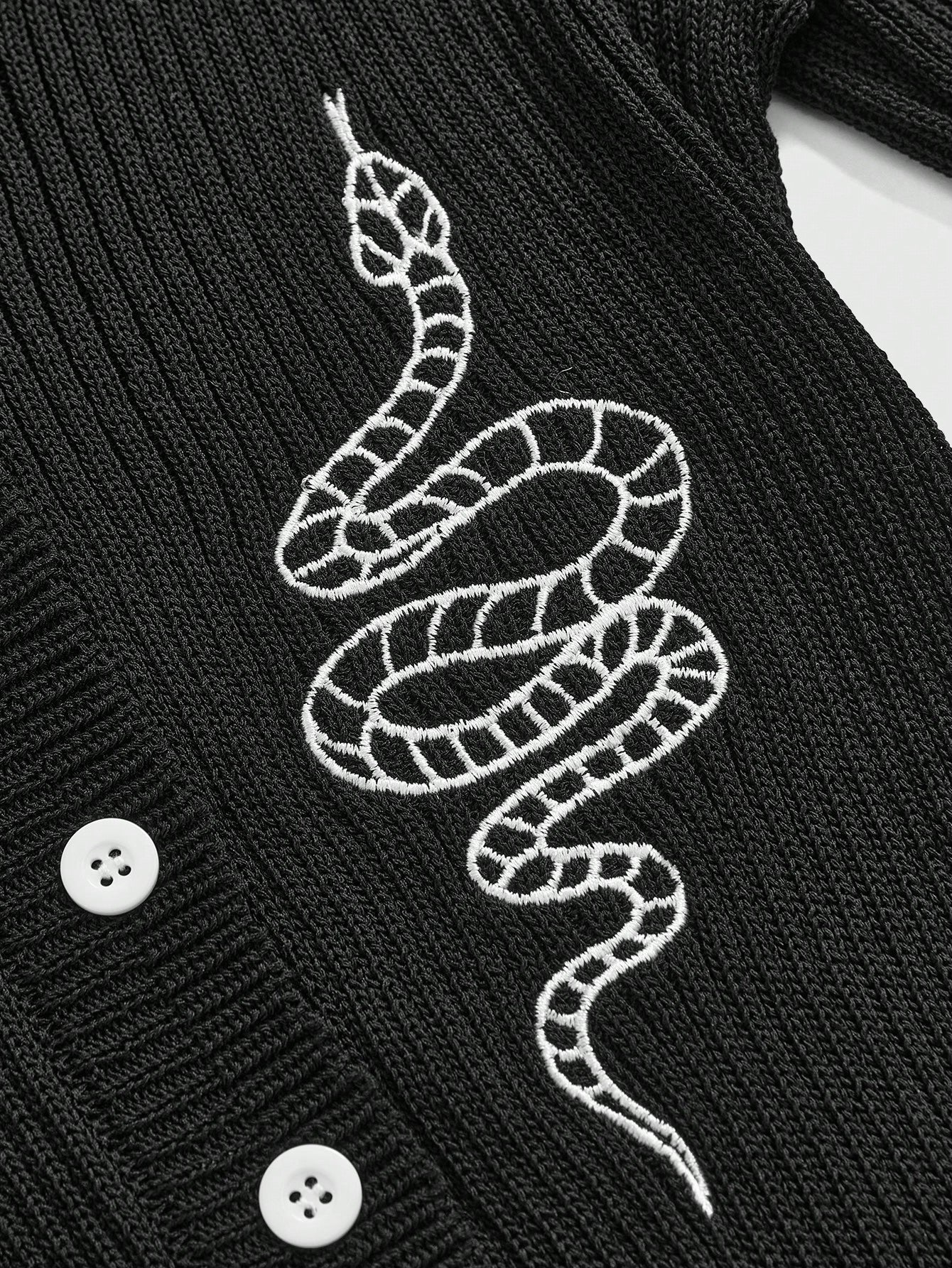 ROMWE Goth Suéter casual de mujer con botones delanteros, mangas largas y detalles gráficos