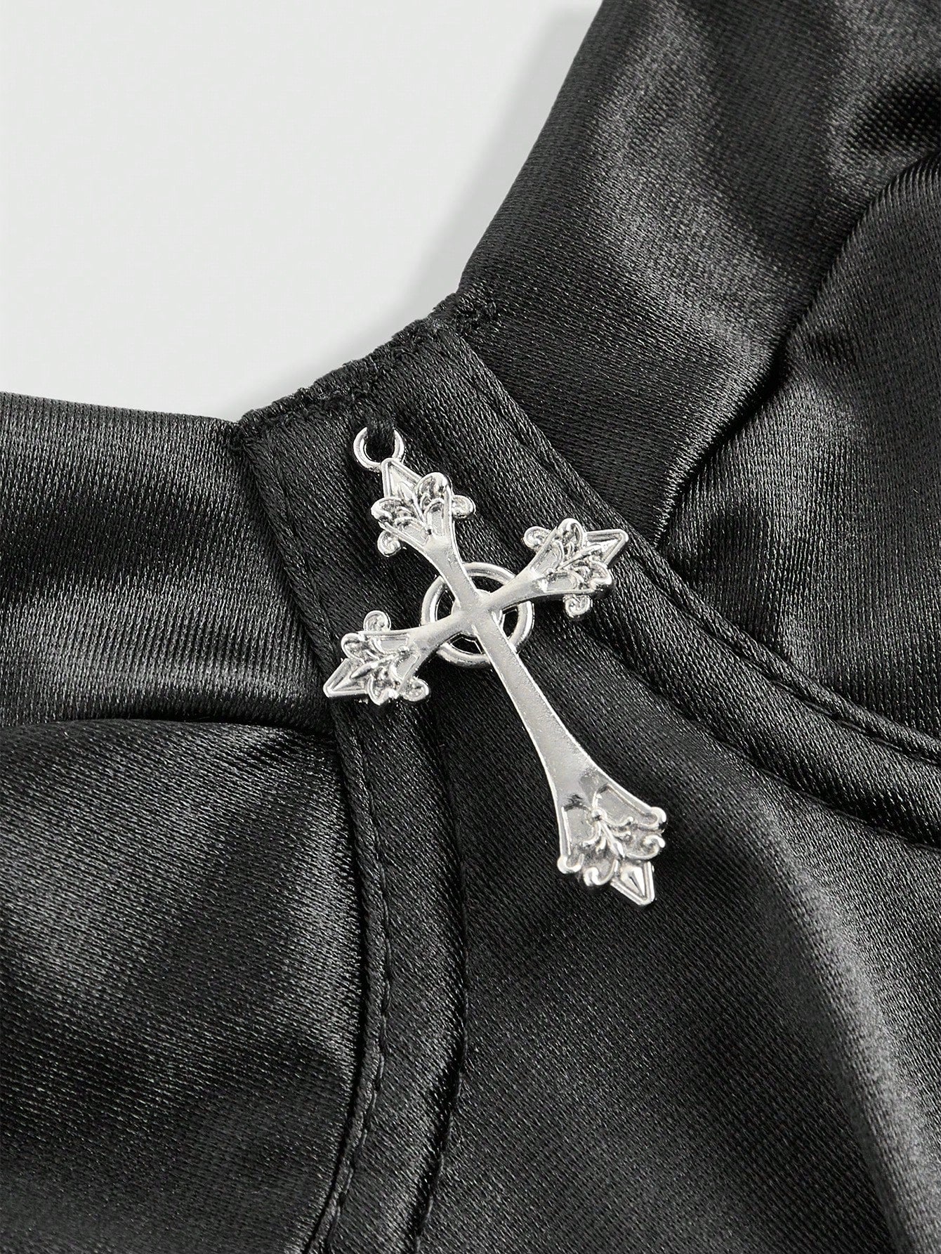 ROMWE Goth Top bustier sexy de tela de satén con tirantes finos, diseño de cintura ceñida con colgante cruzado para mujeres