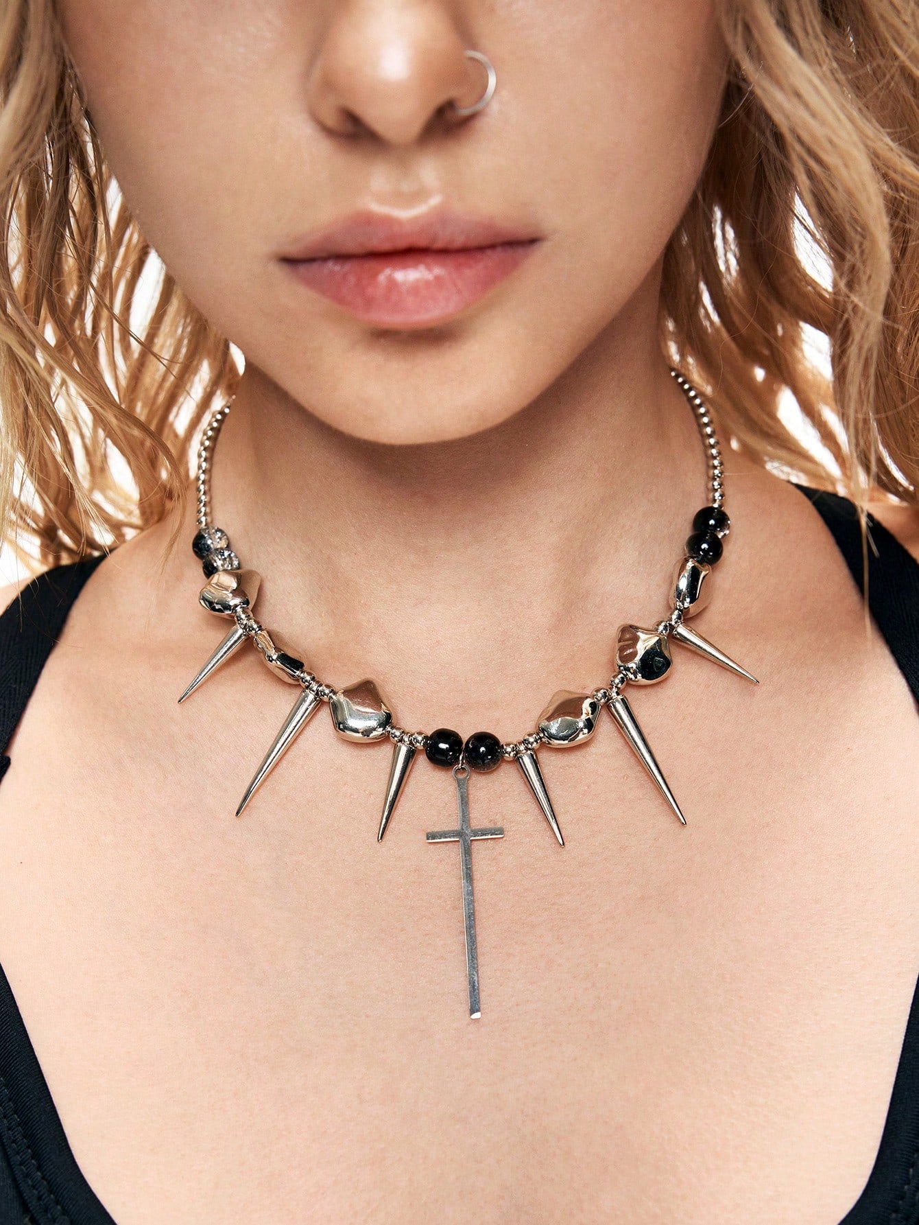 ROMWE Grunge Punk 1 pieza Collar asimétrico de acero de titanio con dije de cruz oversize, joyería tipo gargantilla de subculturas/hip-hop, unisex