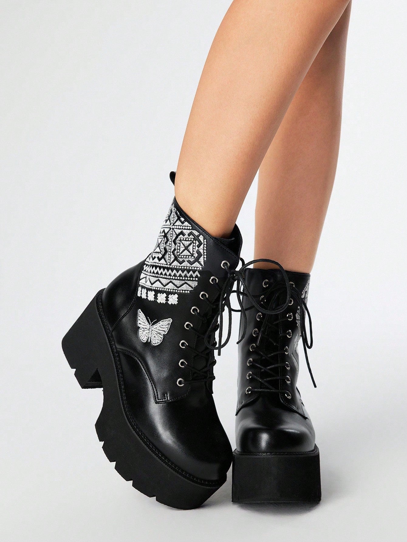 ROMWE Grunge Punk Botas de plataforma con cremallera lateral, bordado de mariposa y estilo gótico para mujer. Botas de combate con punta redonda, cordones y puntadas, estilo punk para Halloween