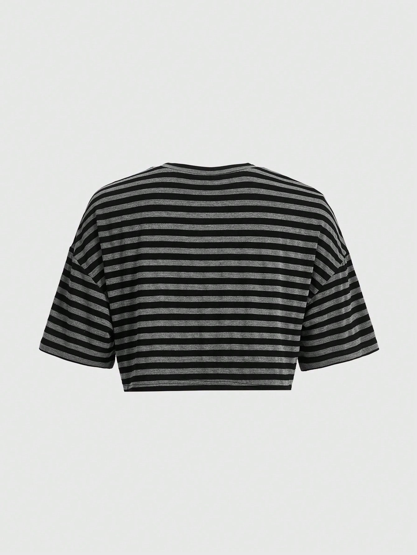 ROMWE Grunge Punk Camiseta corta a rayas con estampado de letras de estilo punk para mujeres