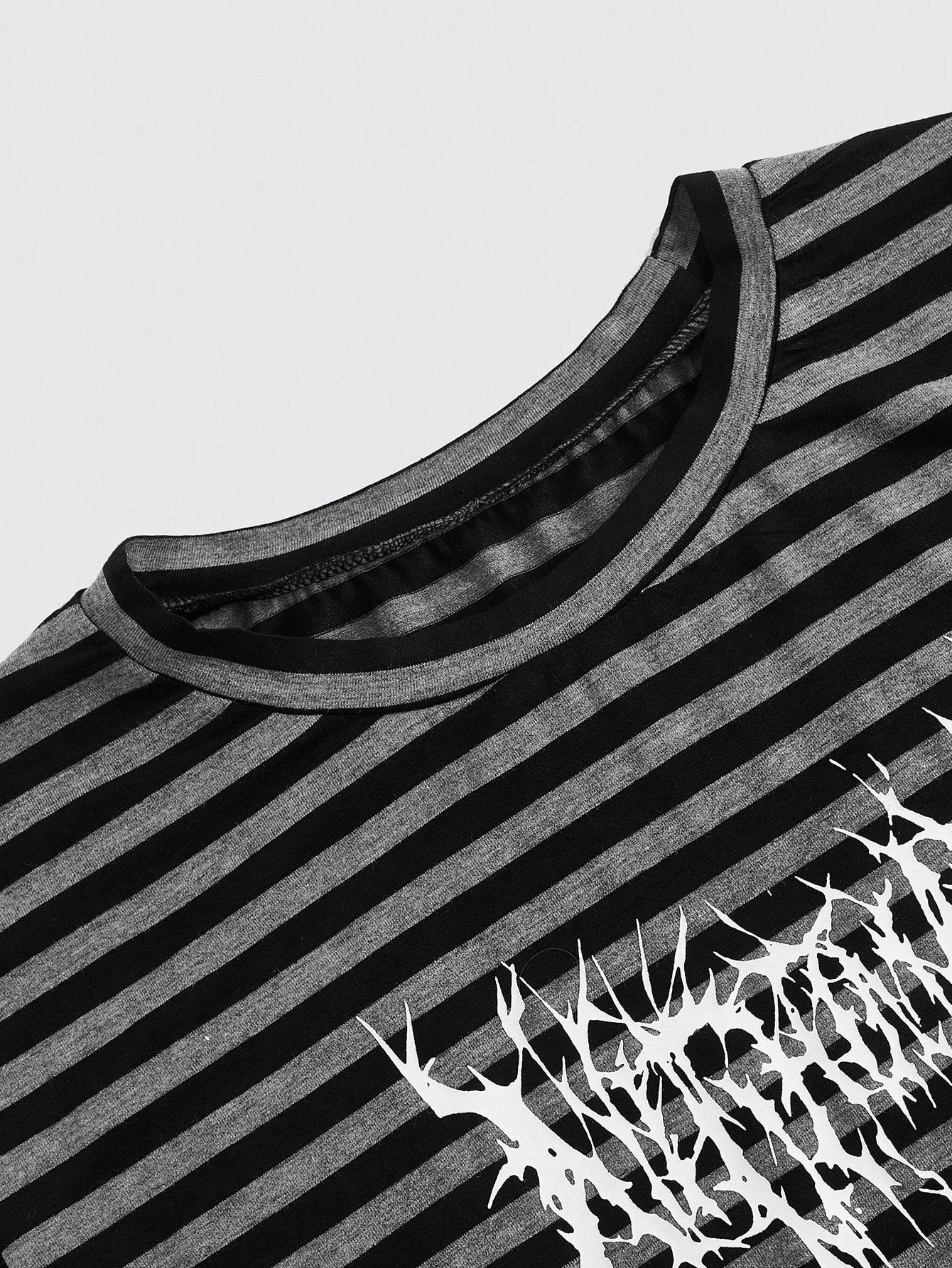 ROMWE Grunge Punk Camiseta corta a rayas con estampado de letras de estilo punk para mujeres