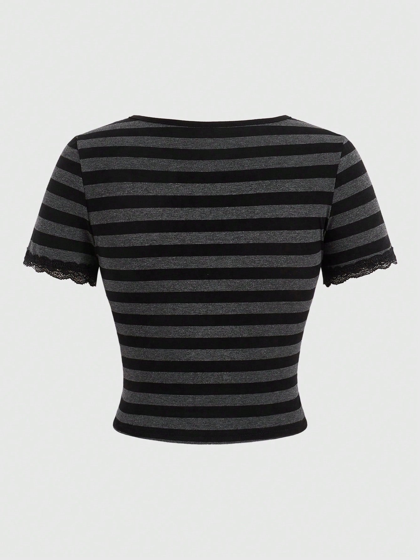 ROMWE Grunge Punk Camiseta de rayas de ajuste entallado para mujer con detalles fruncidos y ribete de encaje, escuela