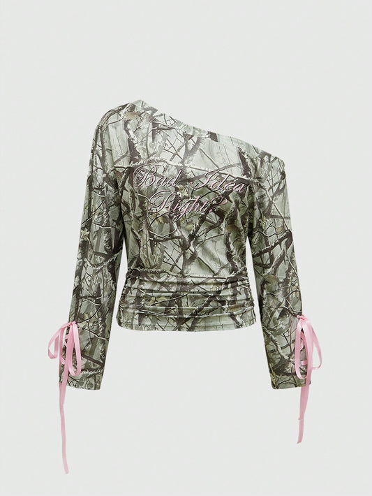 ROMWE Grunge Punk Camiseta holgada con hombros oblicuos, bloqueo de color y bordado de rama de árbol muerto para mujeres