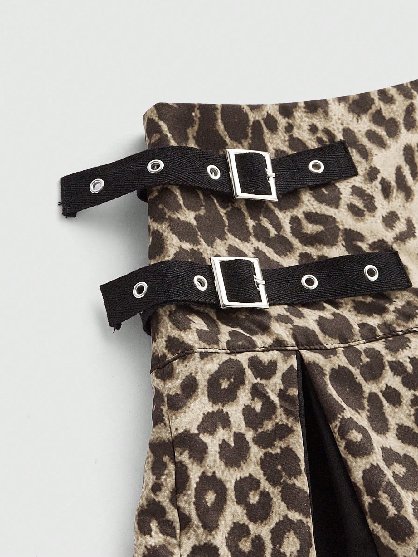 ROMWE Grunge Punk Minifalda plisada de cintura baja para mujer con estampado de leopardo y decoración de metal, estilo Harajuku Y2K