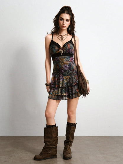 ROMWE Hippie Vestido mini vintage hippie de vacaciones con estampado de paisley, detalles con flecos y volantes en el bajo para mujeres