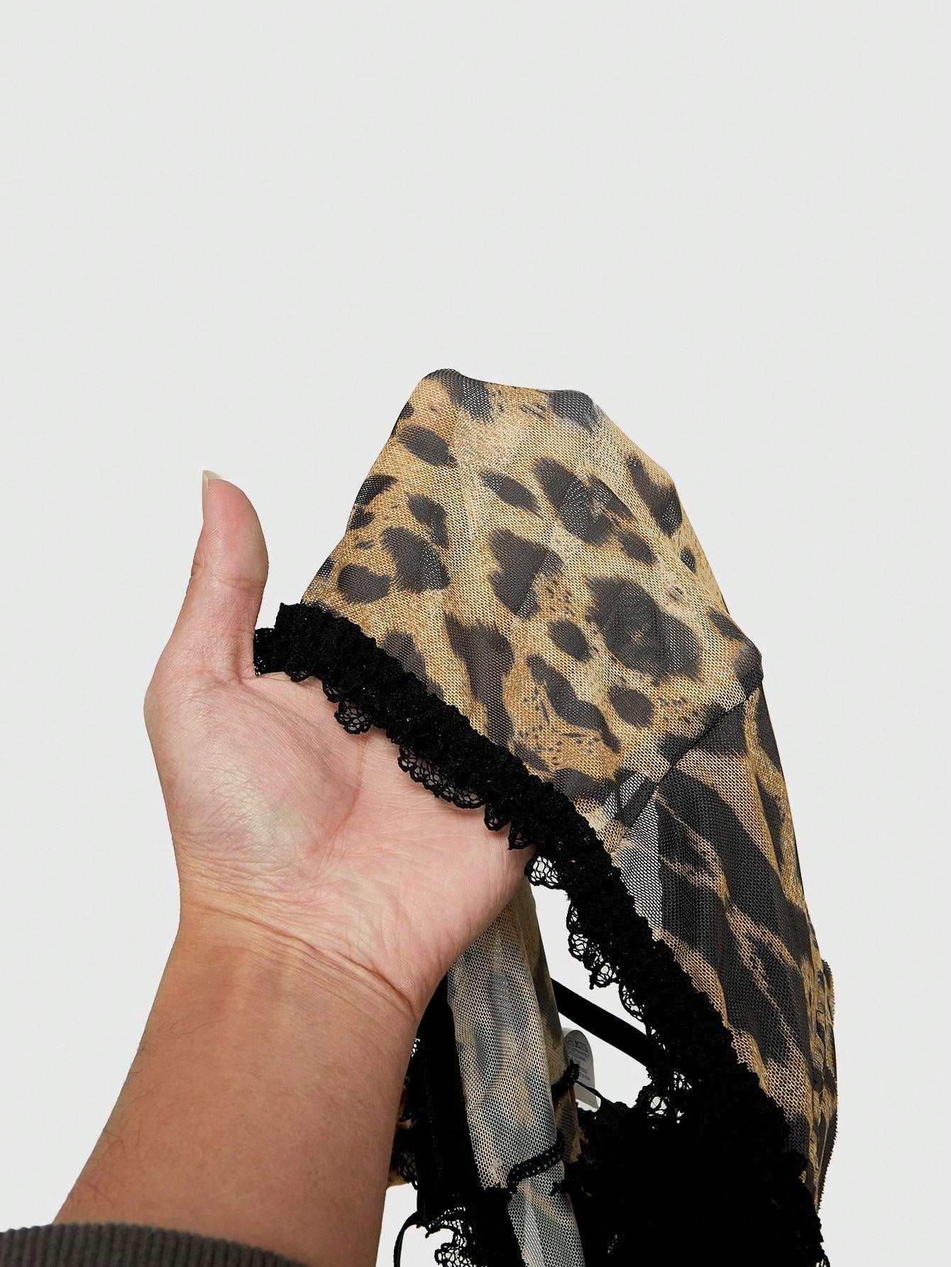 ROMWE J-Fashion Camisa de tirantes con estampado de leopardo y decoración de lazo y corazón