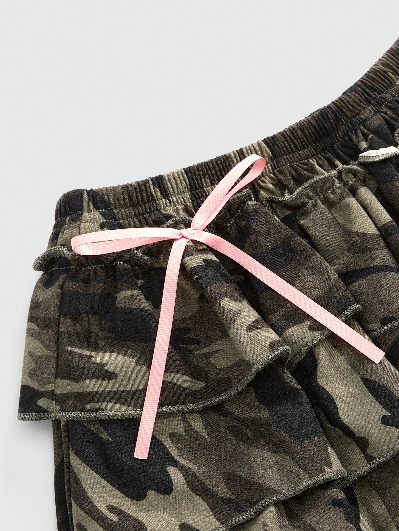 ROMWE J-Fashion Pantalón de falda con dobladillo de encaje con estampado de camuflaje para mujer