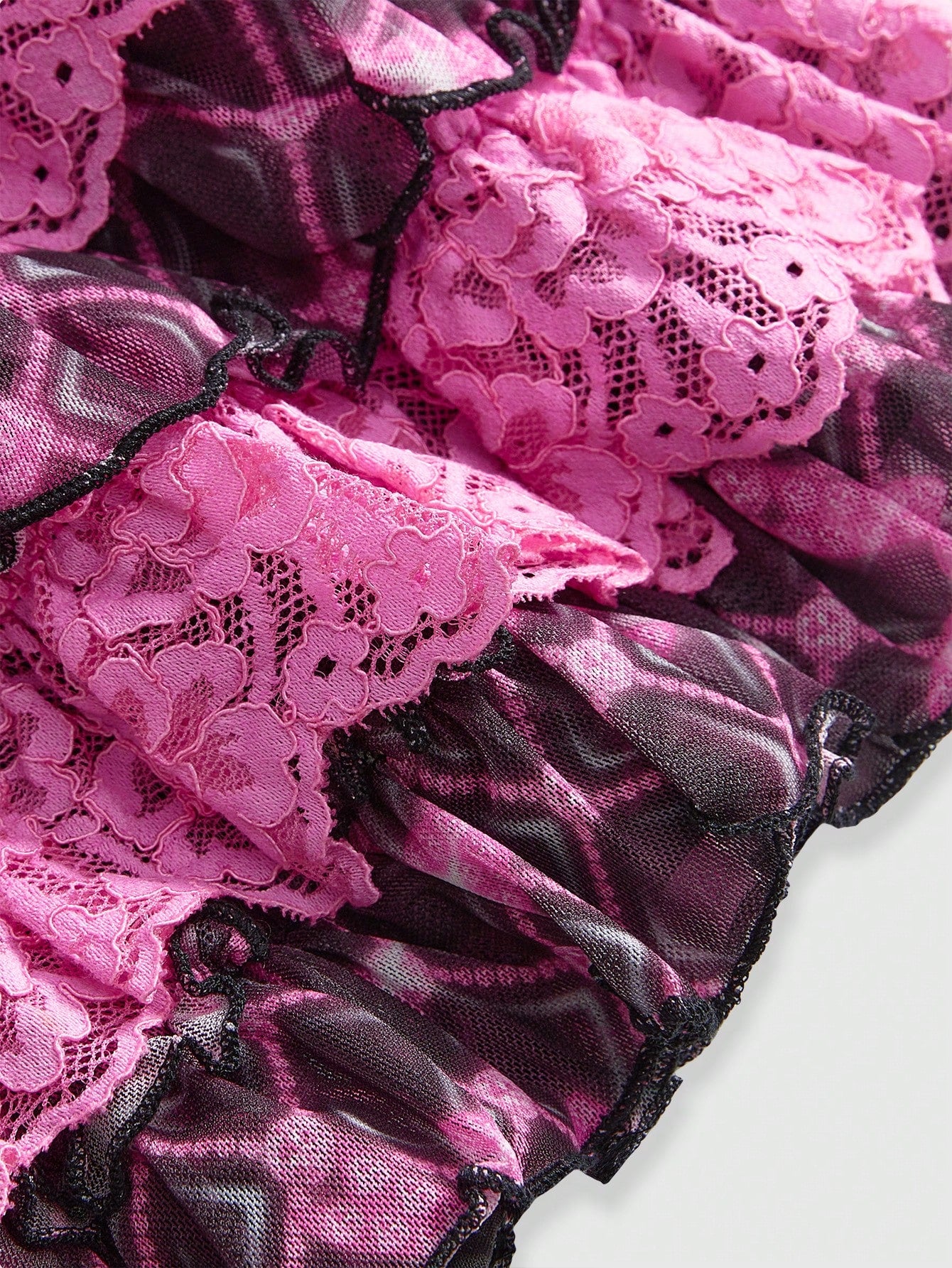 ROMWE J-Fashion Pantalones cortos de mujer con estampado de cuadros, cintura baja, borde con volantes y múltiples capas de malla, en estilo Harajuku Y2K