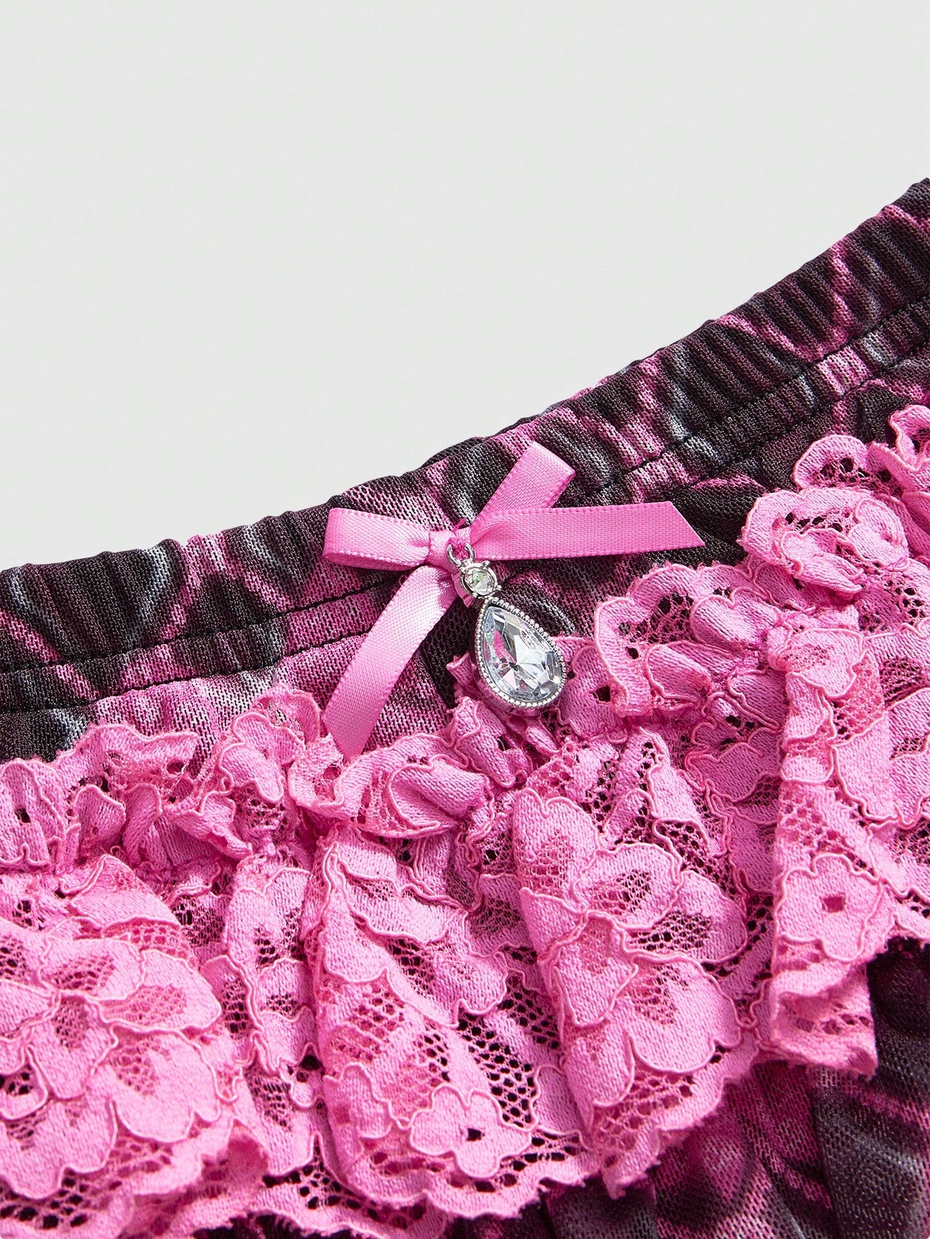 ROMWE J-Fashion Pantalones cortos de mujer con estampado de cuadros, cintura baja, borde con volantes y múltiples capas de malla, en estilo Harajuku Y2K