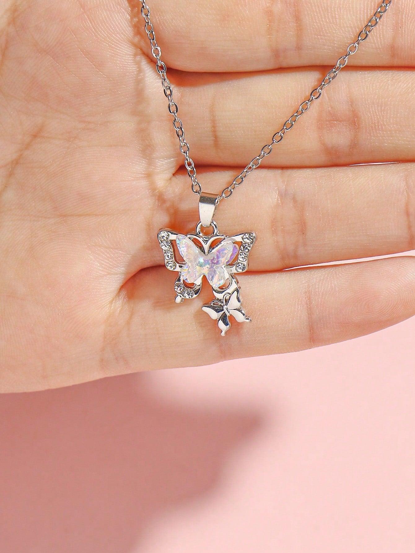 ROMWE Kawaii 1 Pieza Dulce Y Fresco Estilo De Pareja Cuento De Hadas Temático Del Bosque Con Múltiples Colores De Decoración De Pedrería Y Colgante De Mariposa