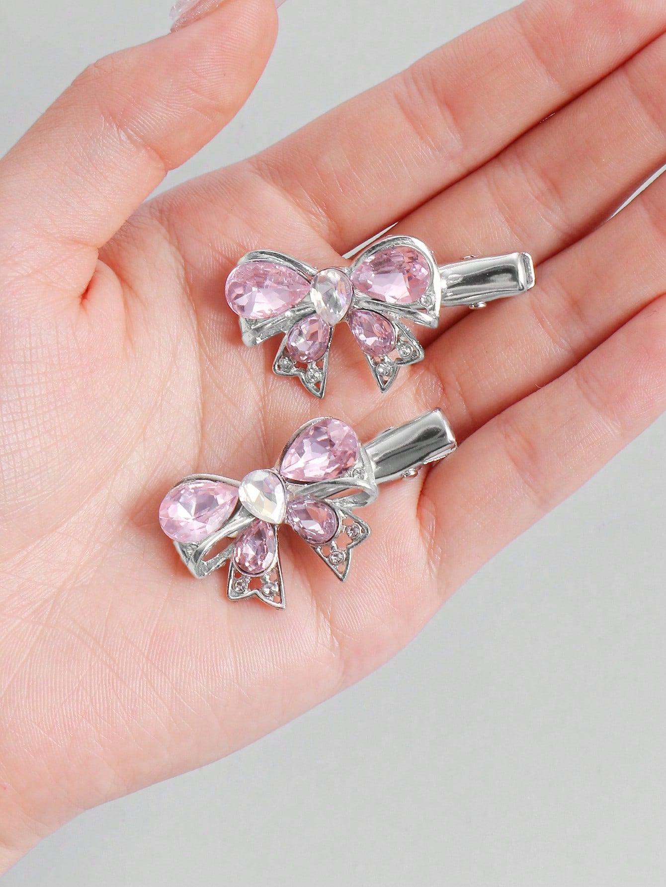 ROMWE Kawaii 2 piezas Nuevas llegadas rosadas conjunto de horquillas de clip lateral de estrella y mariposa con brillantina y diamantes de imitación, accesorios para el cabello combinados