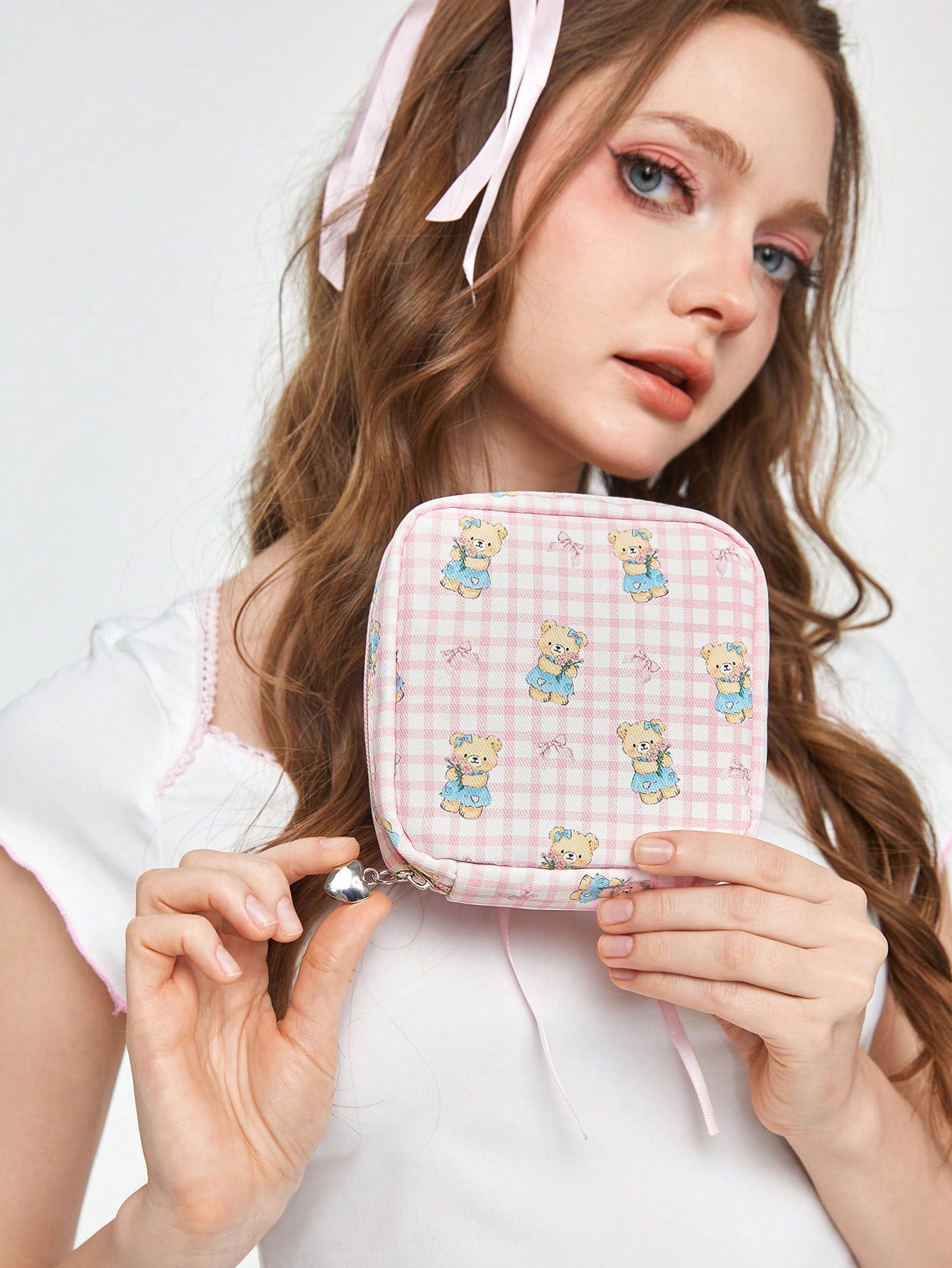 ROMWE Kawaii Bolsa de cosmética con diseño de oso de dibujos animados adorable, de gran capacidad y diseño portátil, forma cuadrada, estilo n.º 918877