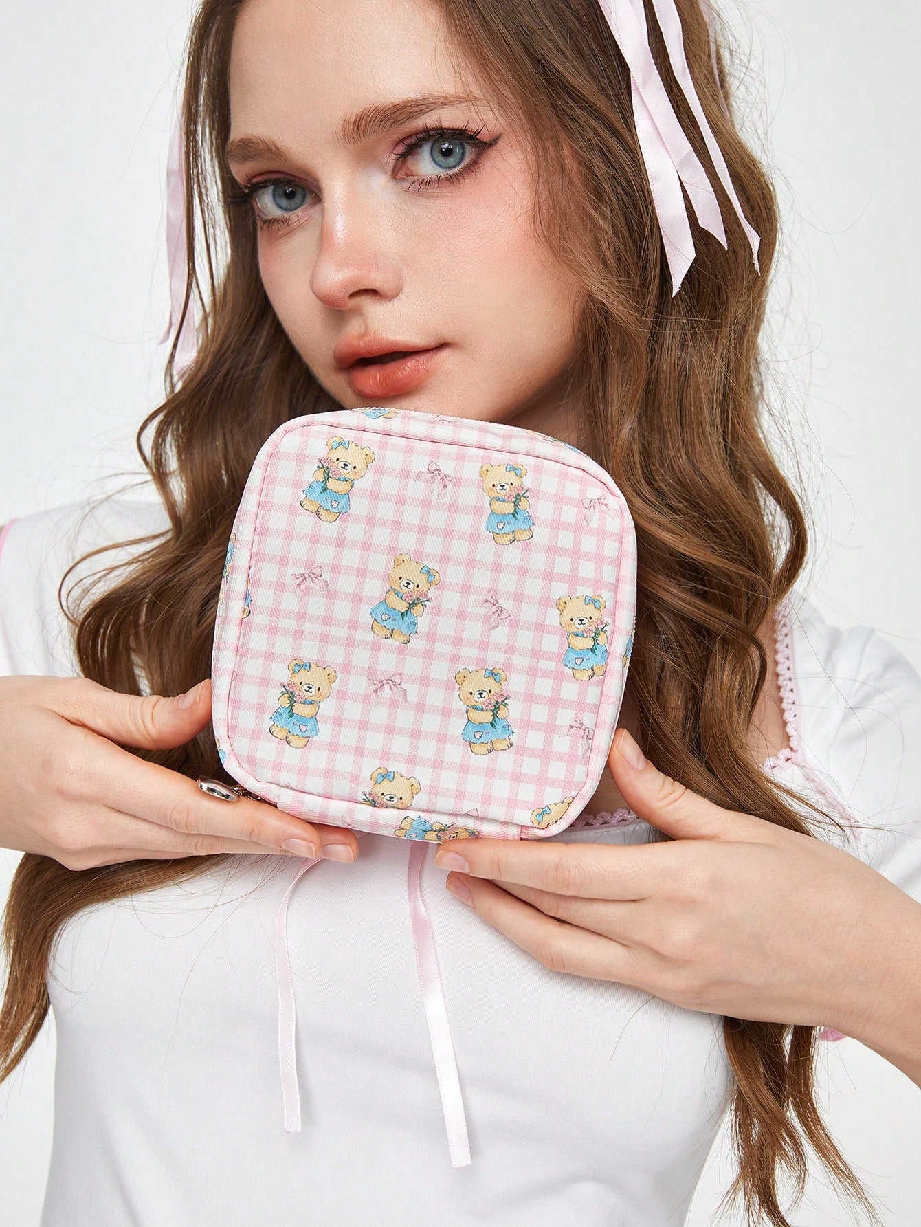 ROMWE Kawaii Bolsa de cosmética con diseño de oso de dibujos animados adorable, de gran capacidad y diseño portátil, forma cuadrada, estilo n.º 918877