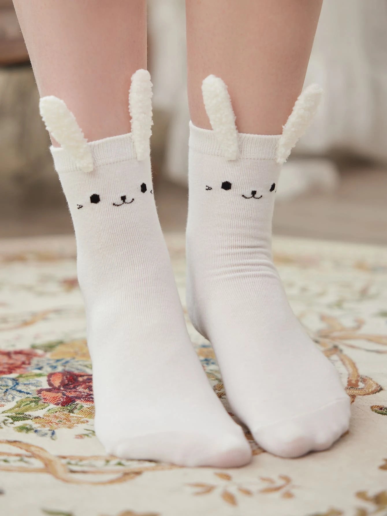ROMWE Kawaii Calcetines de tripulación con estampado de dibujos animados con oreja de conejo