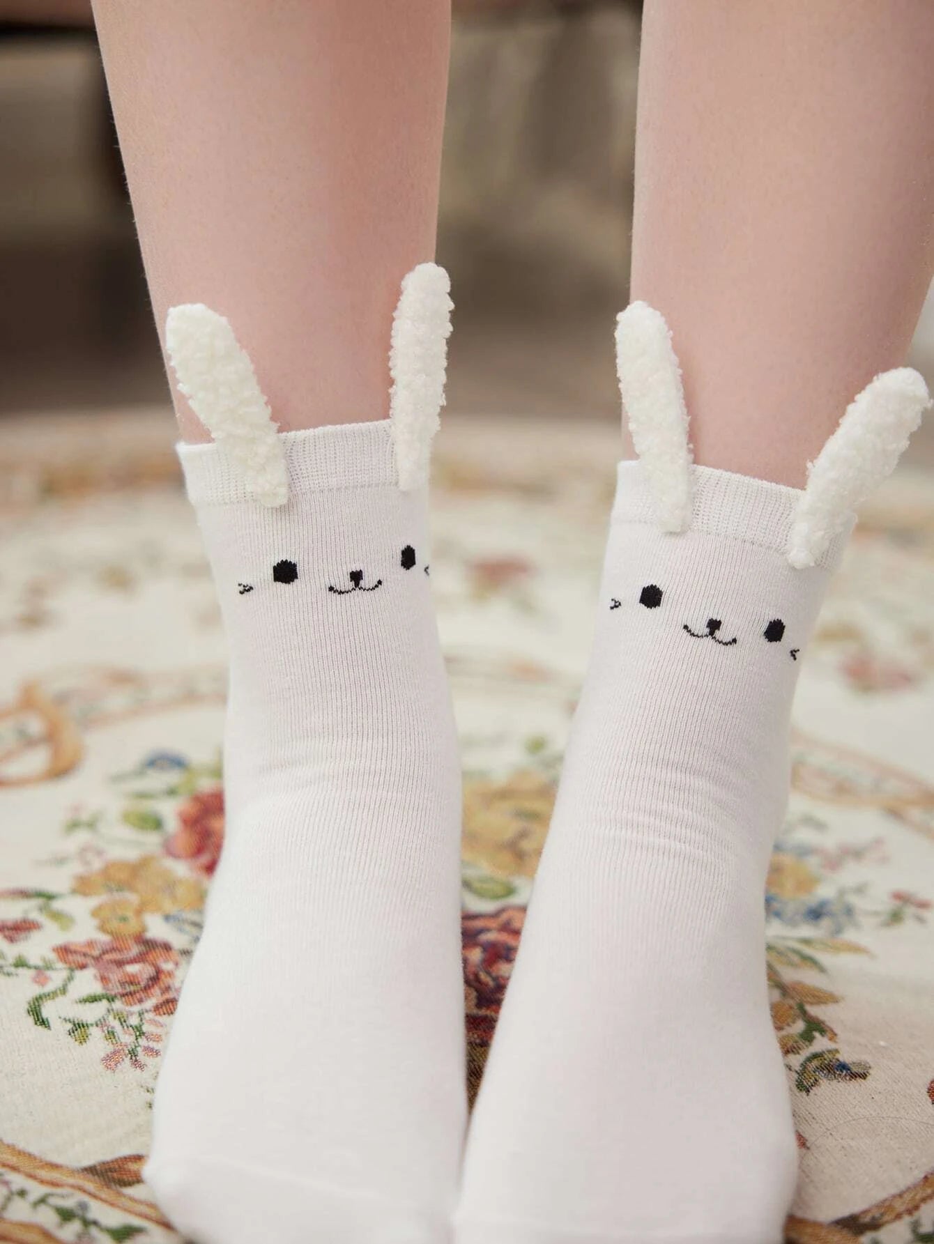 ROMWE Kawaii Calcetines de tripulación con estampado de dibujos animados con oreja de conejo