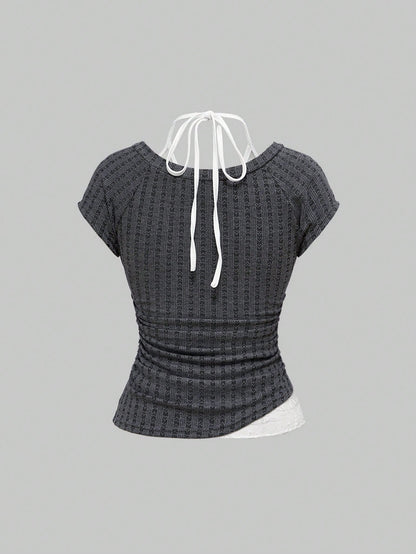 ROMWE Kawaii Camiseta ajustada con volantes y lazo delantero de mujer, con detalles de encaje, contraste y textura acanalada en color gris y estampado floral