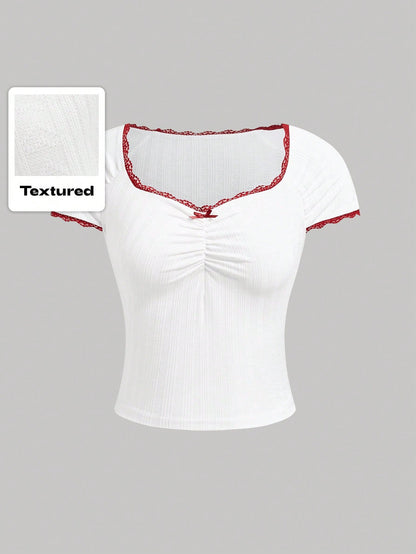 ROMWE Kawaii Camiseta elástica para mujer de ajuste ceñido con forma de corazón, acabado con encaje y lazo, para ocio y escuela