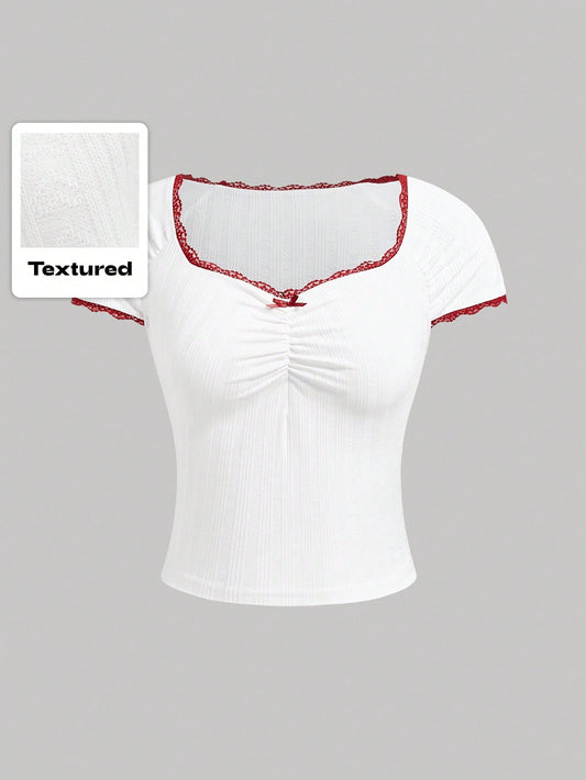 ROMWE Kawaii Camiseta elástica para mujer de ajuste ceñido con forma de corazón, acabado con encaje y lazo, para ocio y escuela