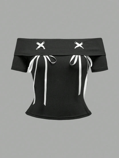 ROMWE Kawaii Camiseta negra de manga corta con escote descubierto y decoración de lazo para mujeres estilo Y2K