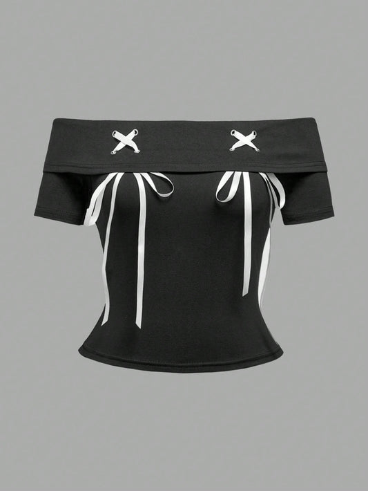 ROMWE Kawaii Camiseta negra de manga corta con escote descubierto y decoración de lazo para mujeres estilo Y2K