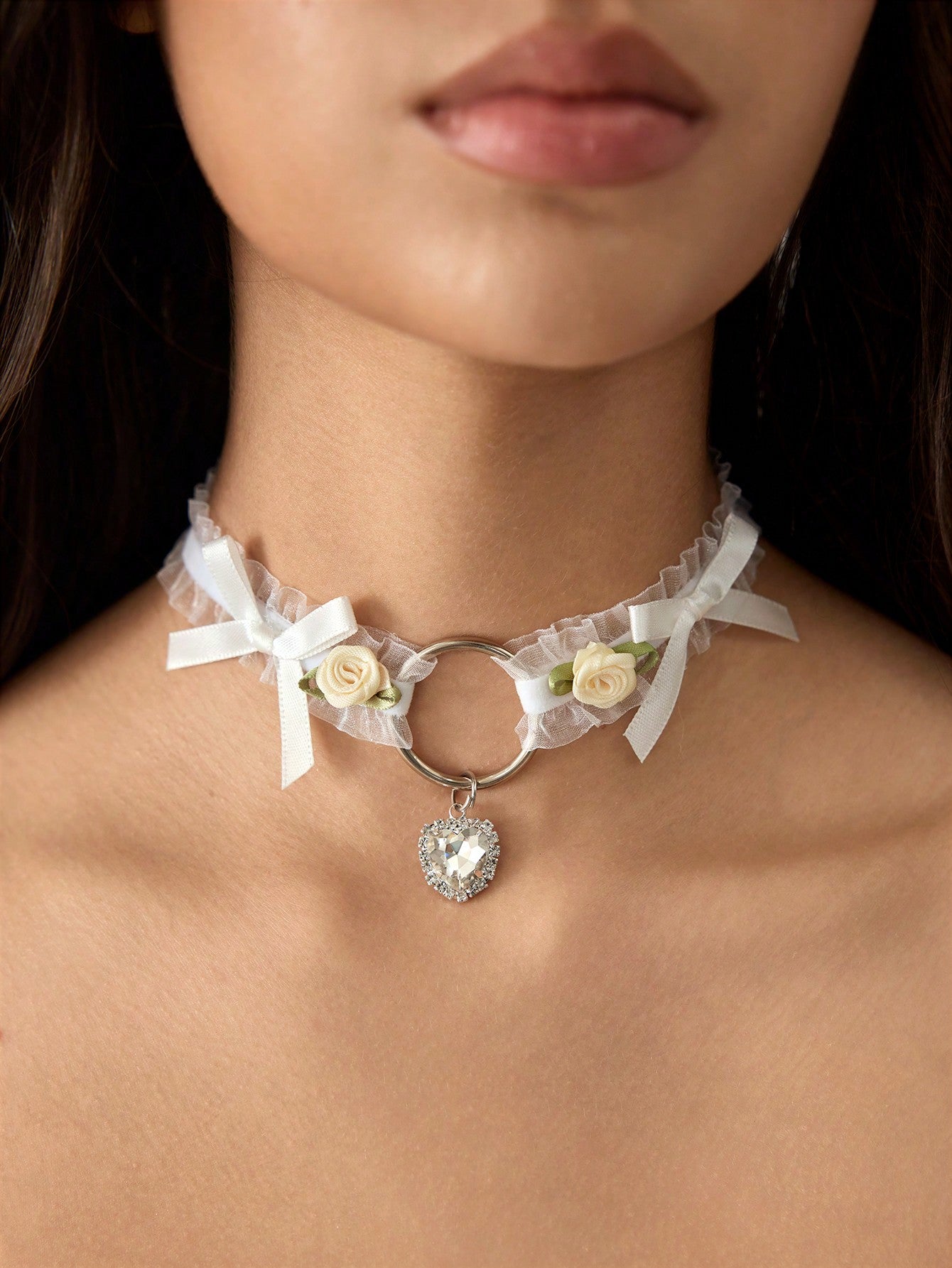ROMWE Kawaii Collar con colgante de cristal en forma de corazón, con encaje y volante tipo choker, estilo Lolita Kawaii de Japón, para mujeres