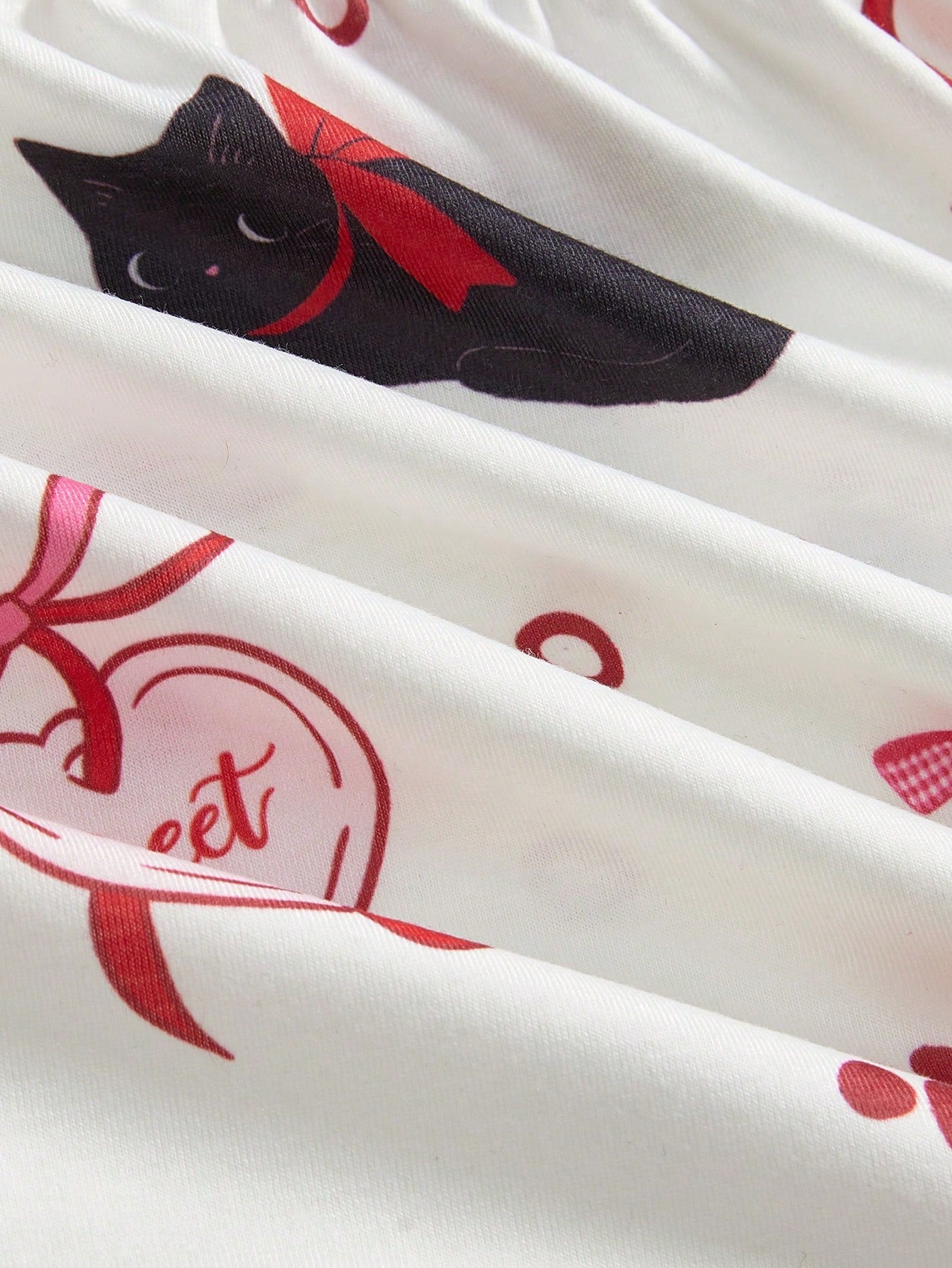 ROMWE Kawaii Conjunto de pijama casual de camiseta de tirantes y shorts con volantes, decoración de lazo y estampado de gatos kawaii para mujeres en verano